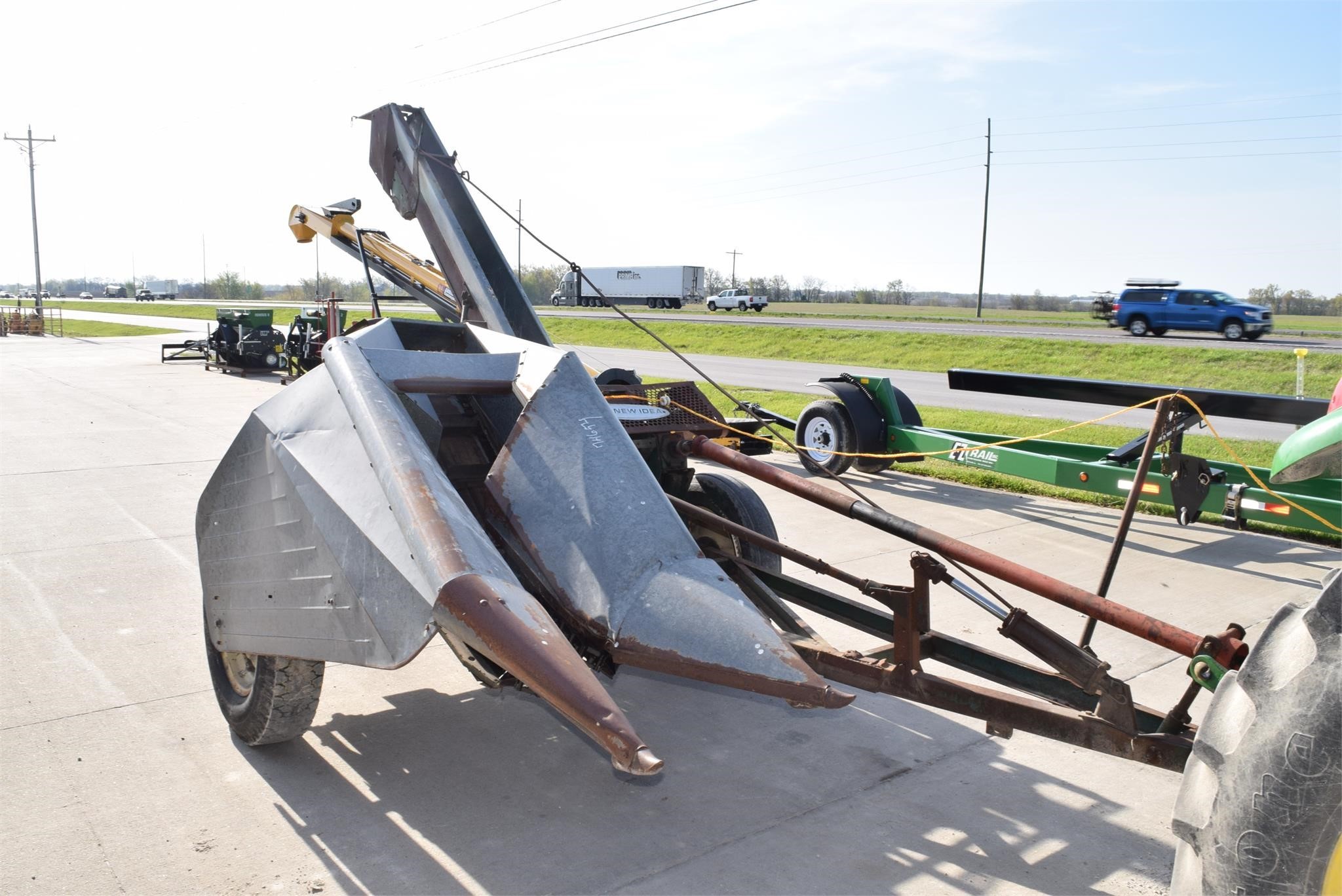  New Idea 323 Corn Picker