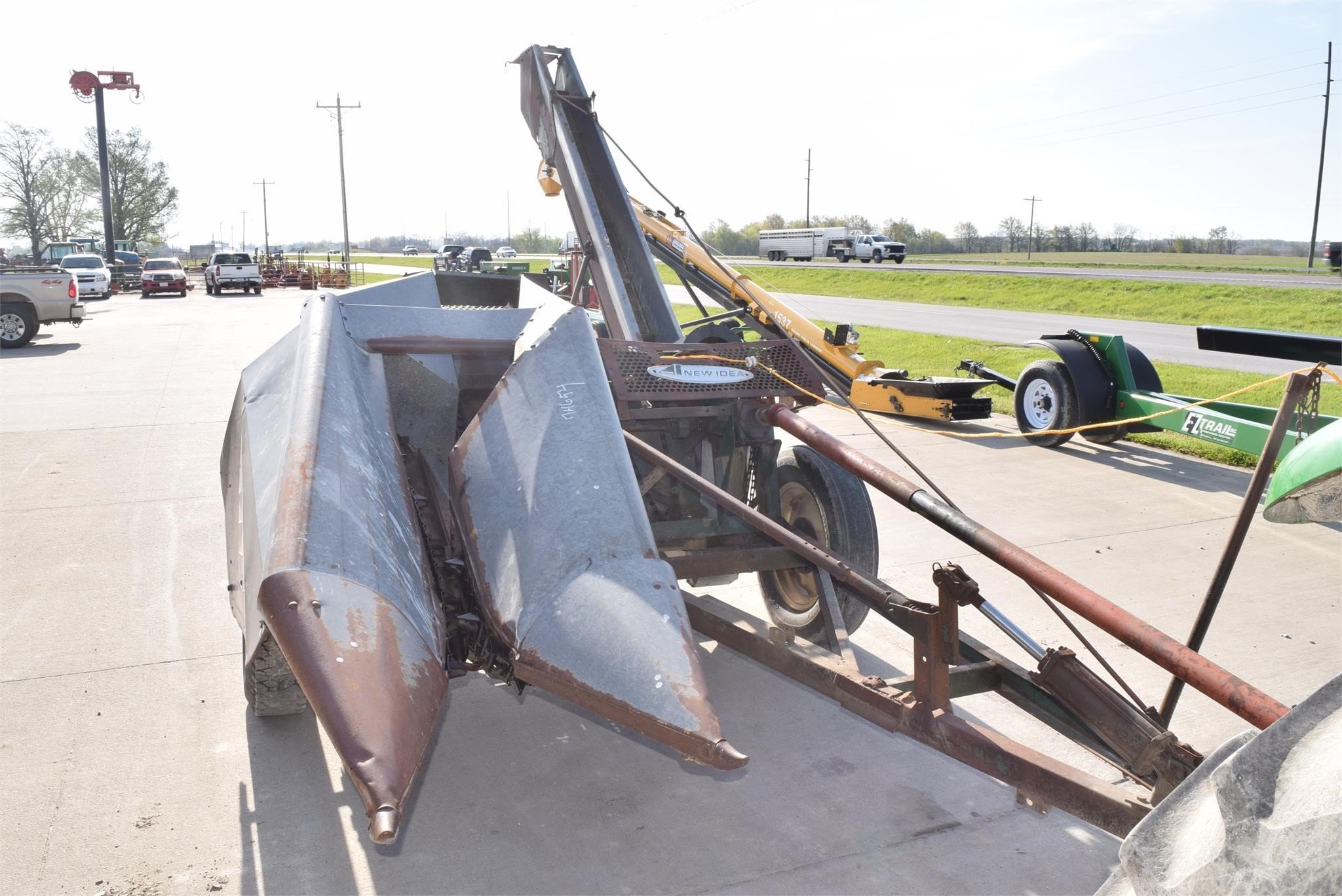  New Idea 323 Corn Picker