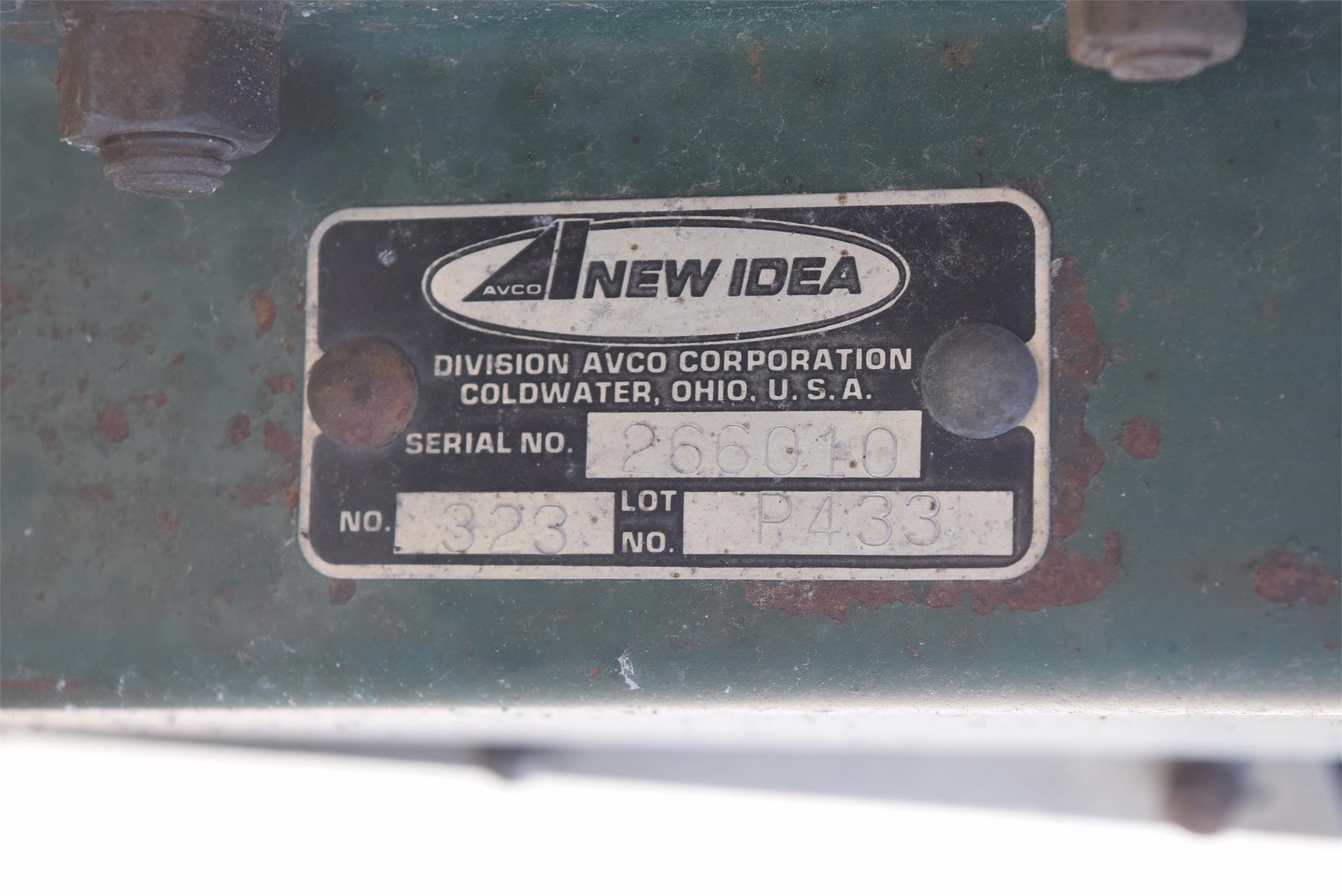  New Idea 323 Corn Picker