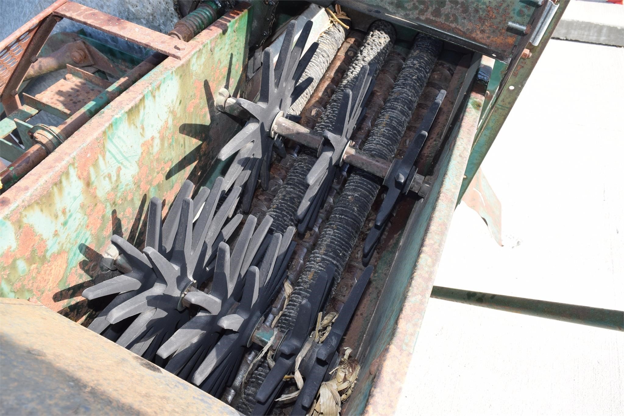  New Idea 323 Corn Picker