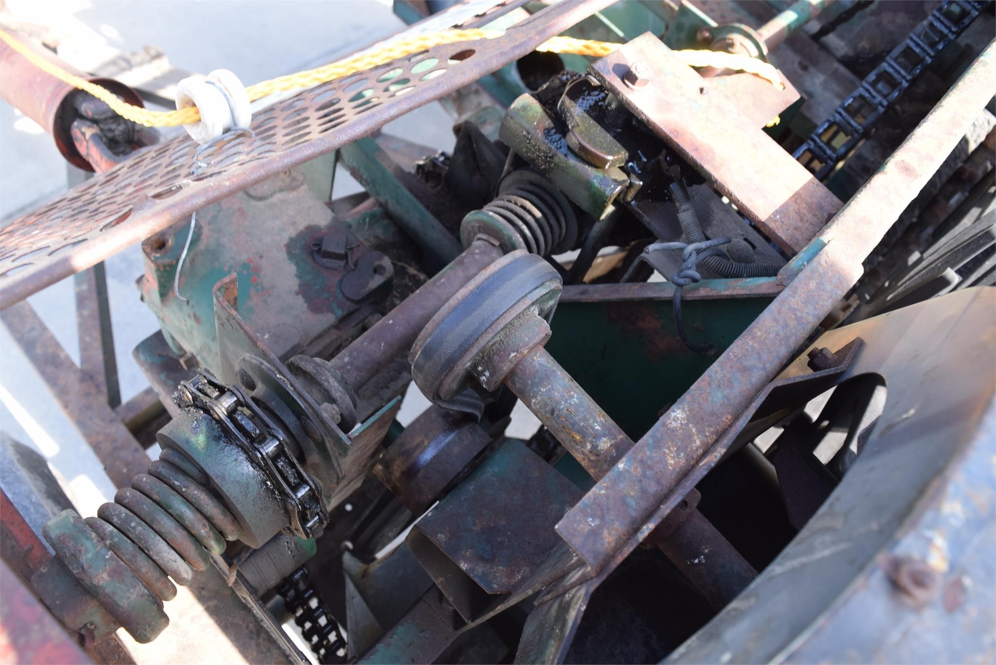  New Idea 323 Corn Picker