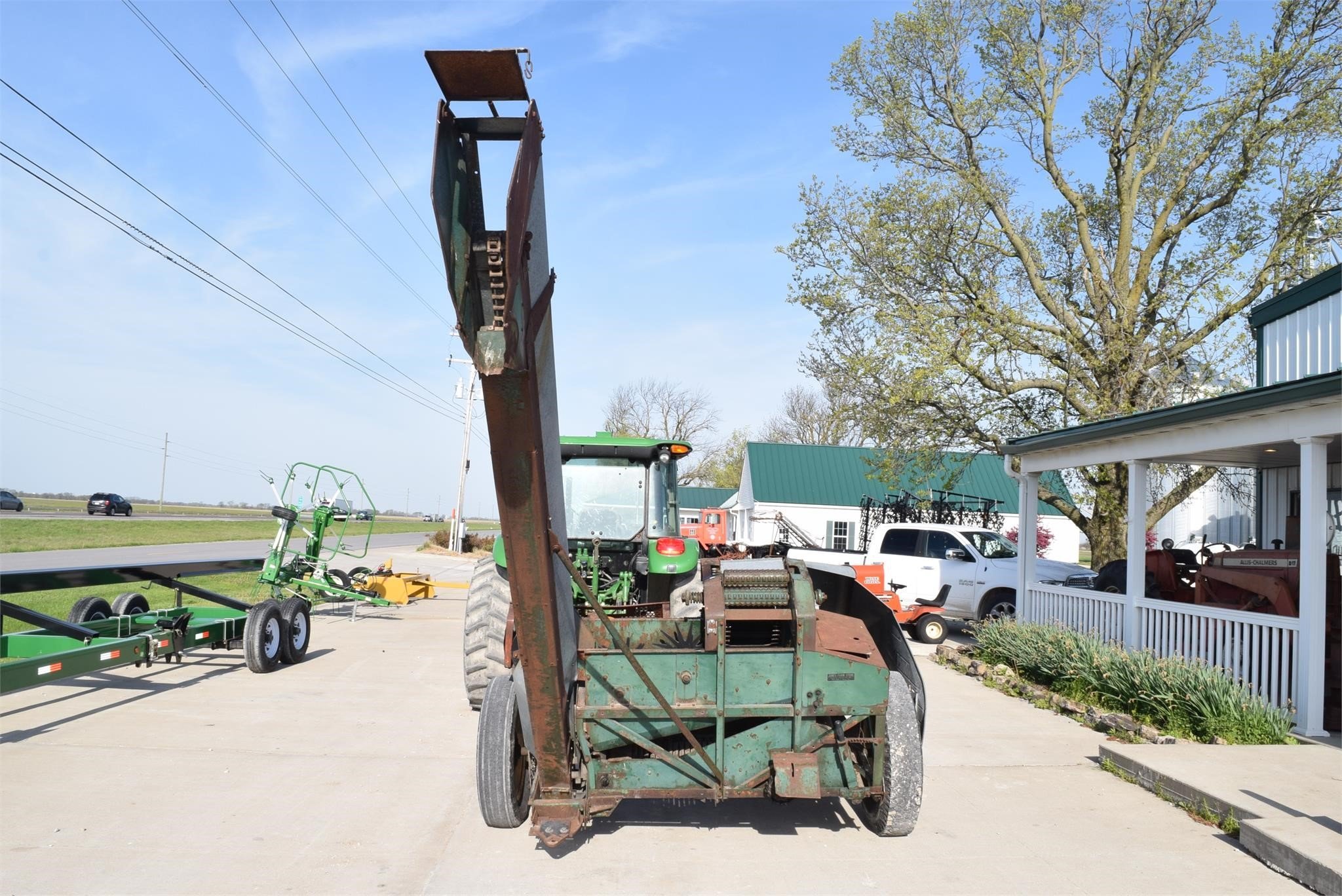  New Idea 323 Corn Picker