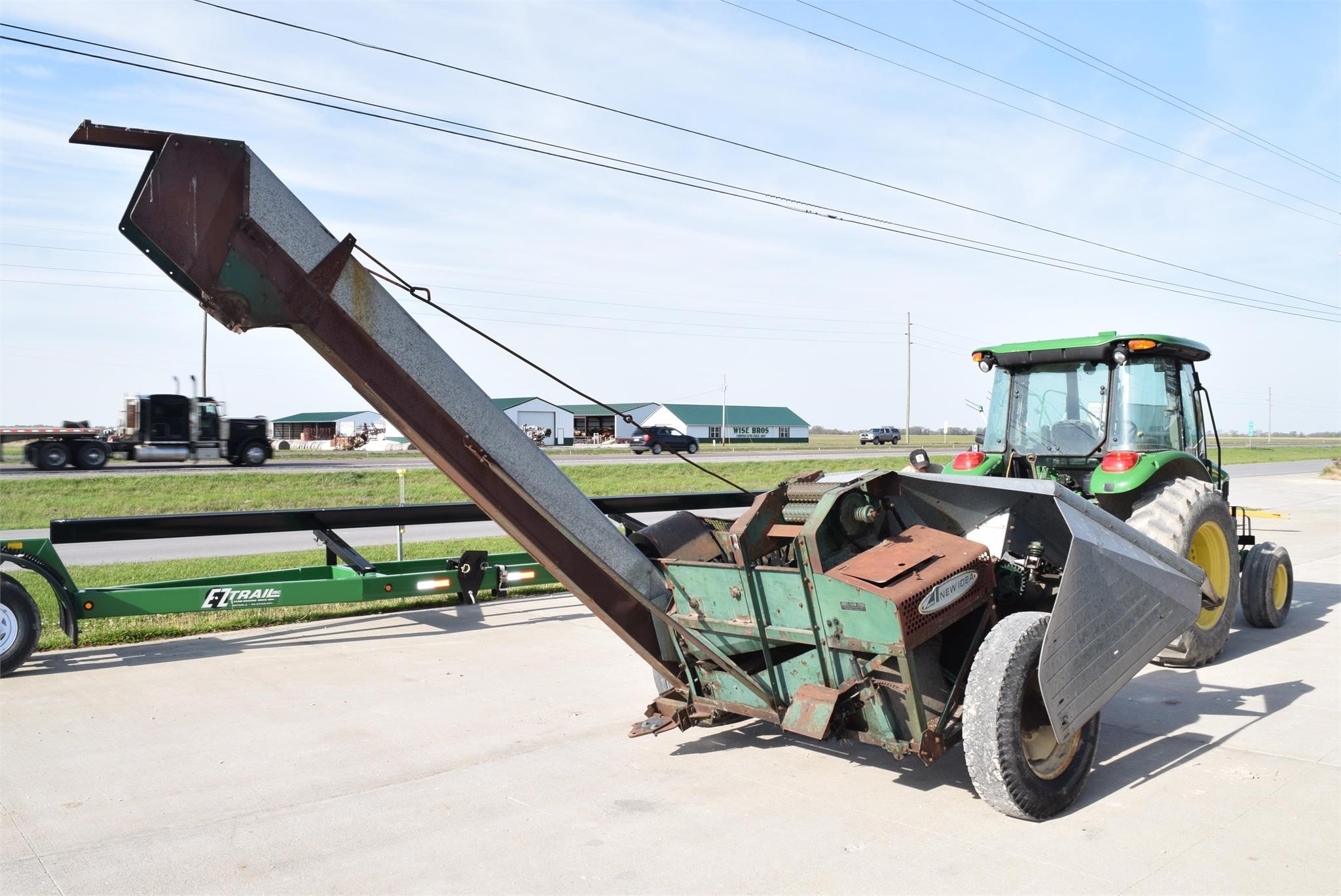  New Idea 323 Corn Picker