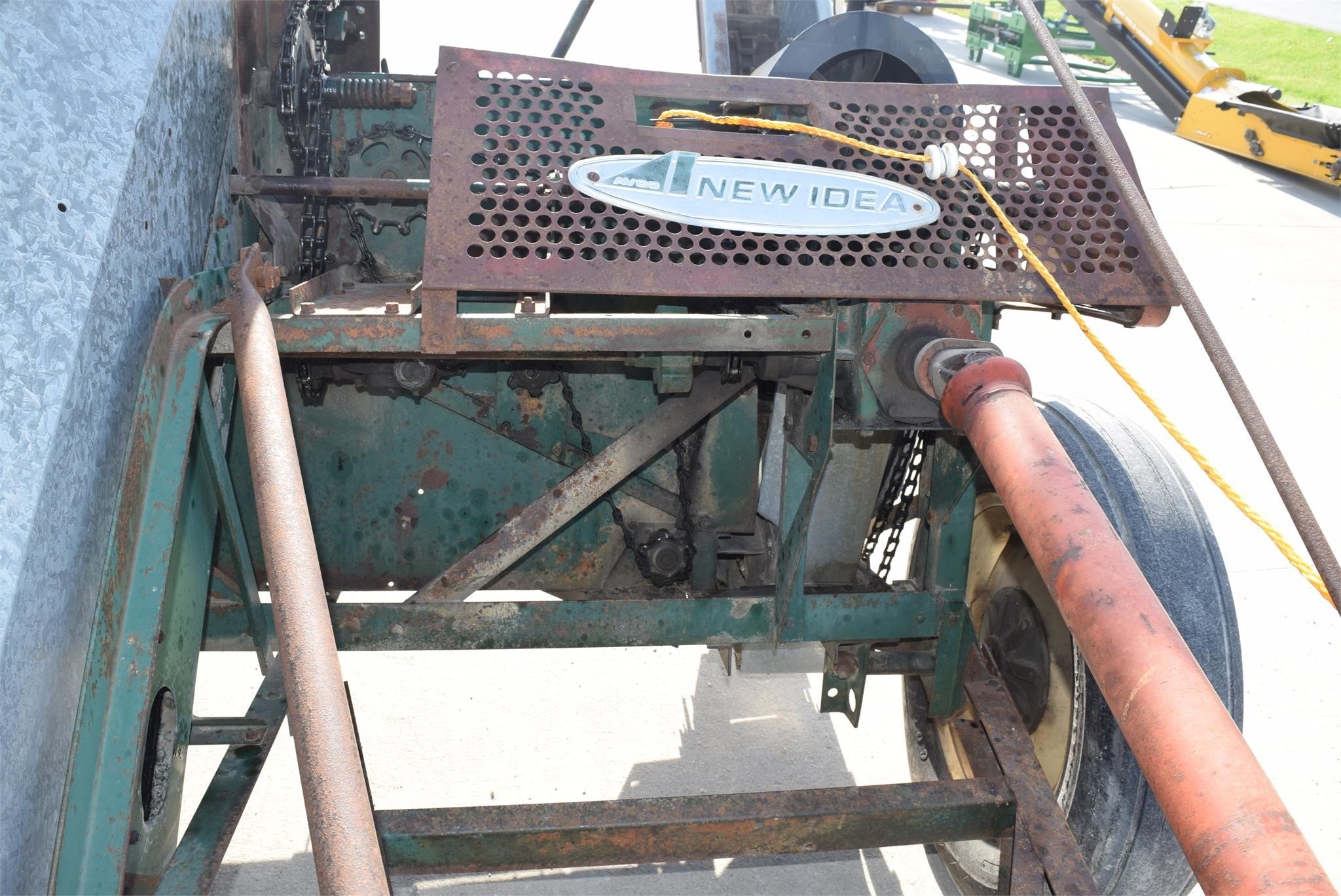  New Idea 323 Corn Picker