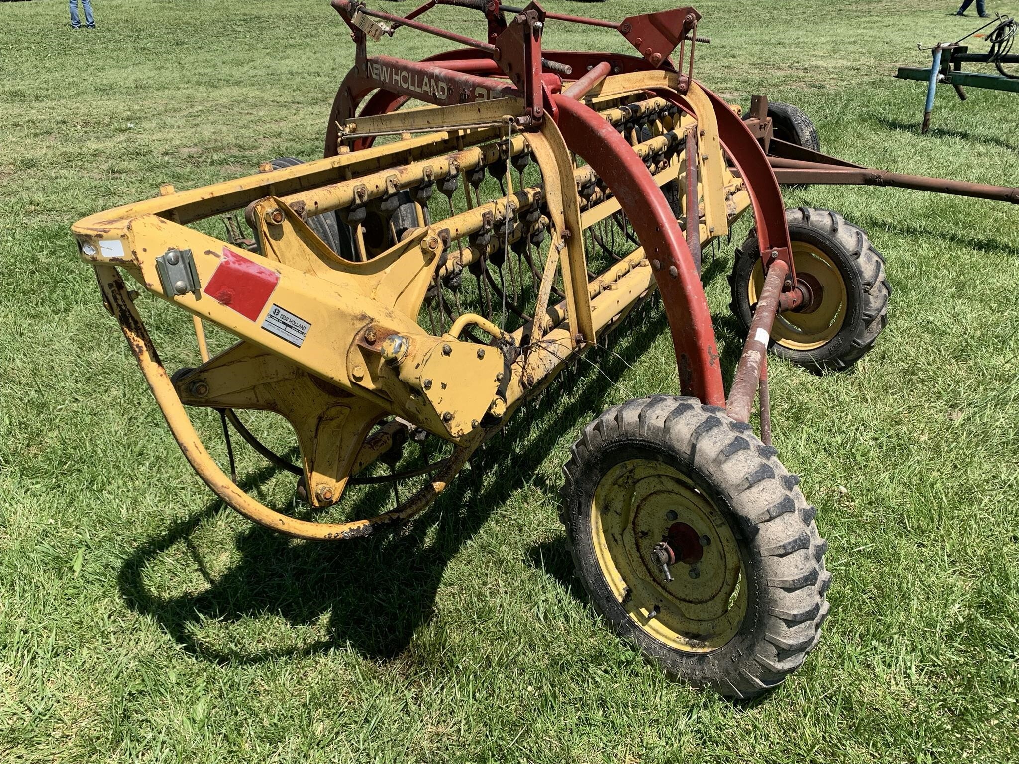 1999 New Holland 258 Rake