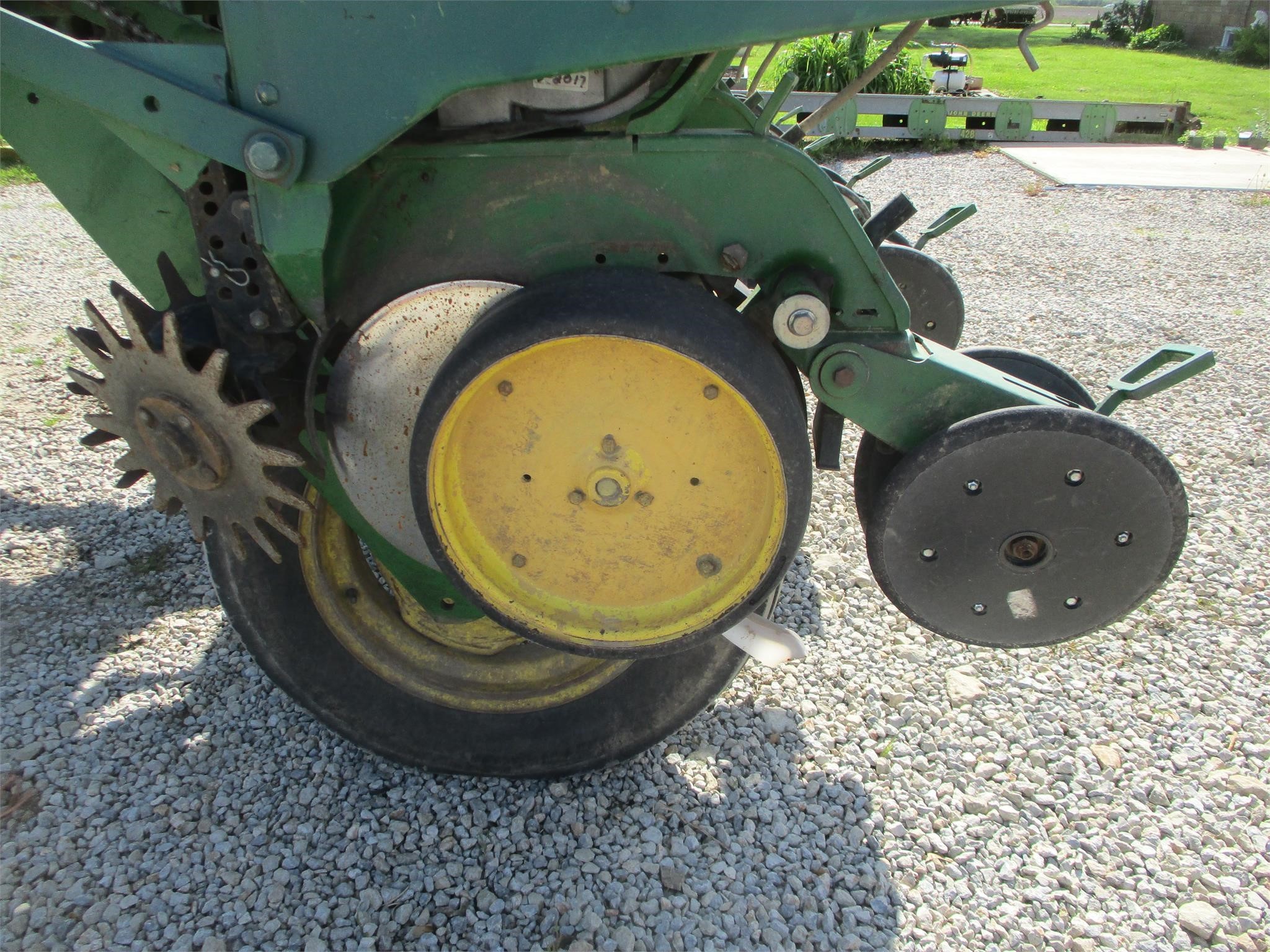  John Deere 7200 Planter