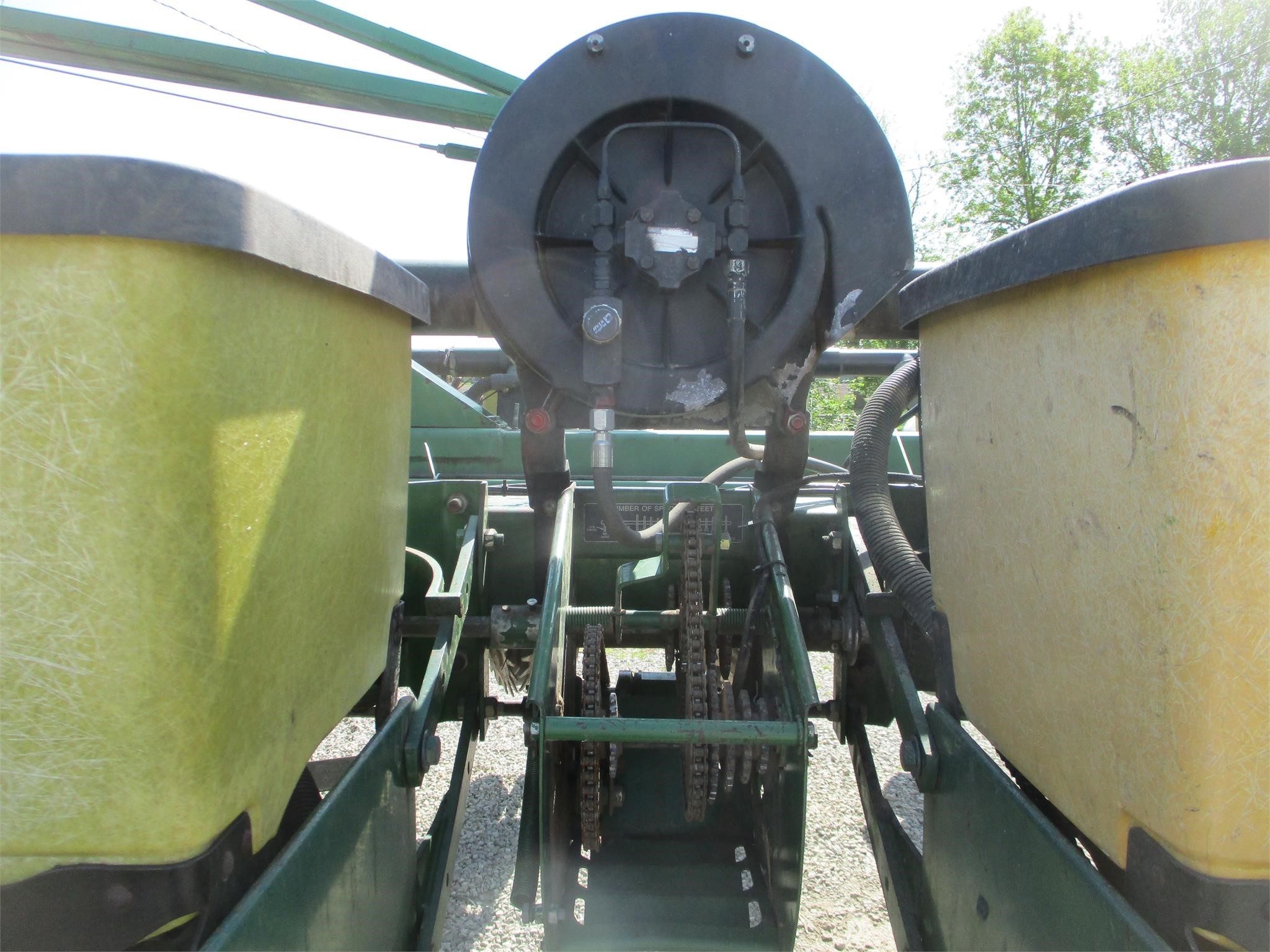  John Deere 7200 Planter