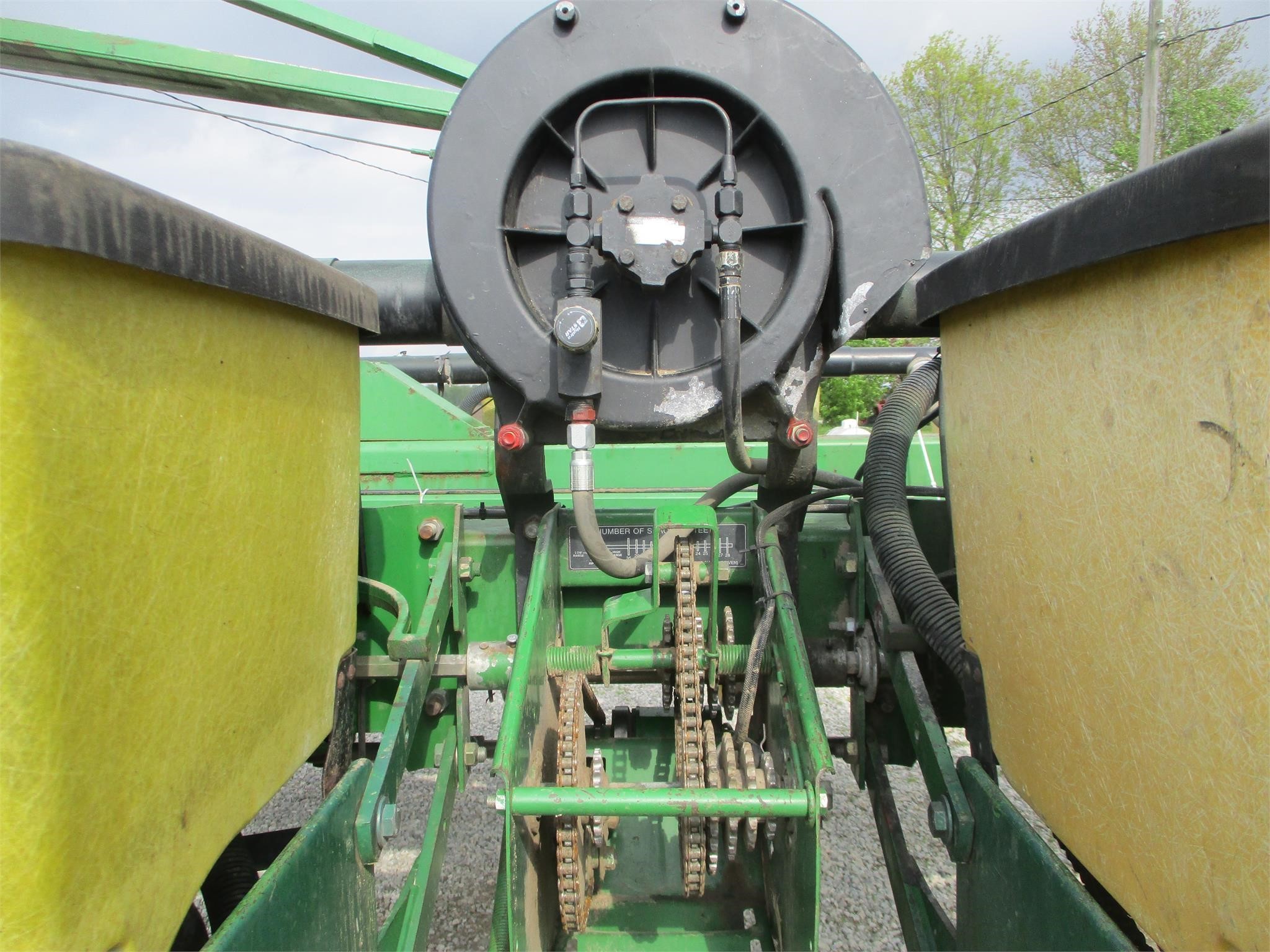  John Deere 7200 Planter