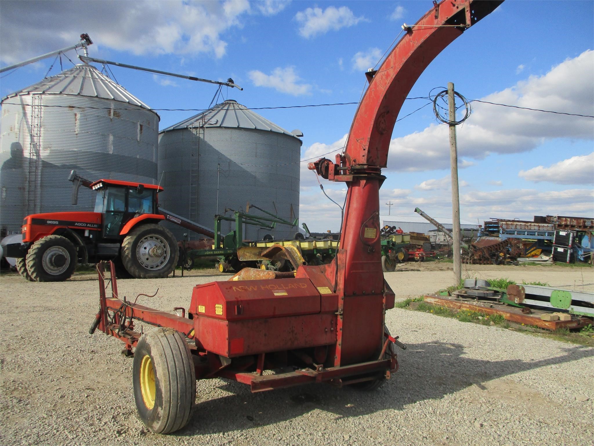  New Holland 718 Pull-Type Forage Harvester