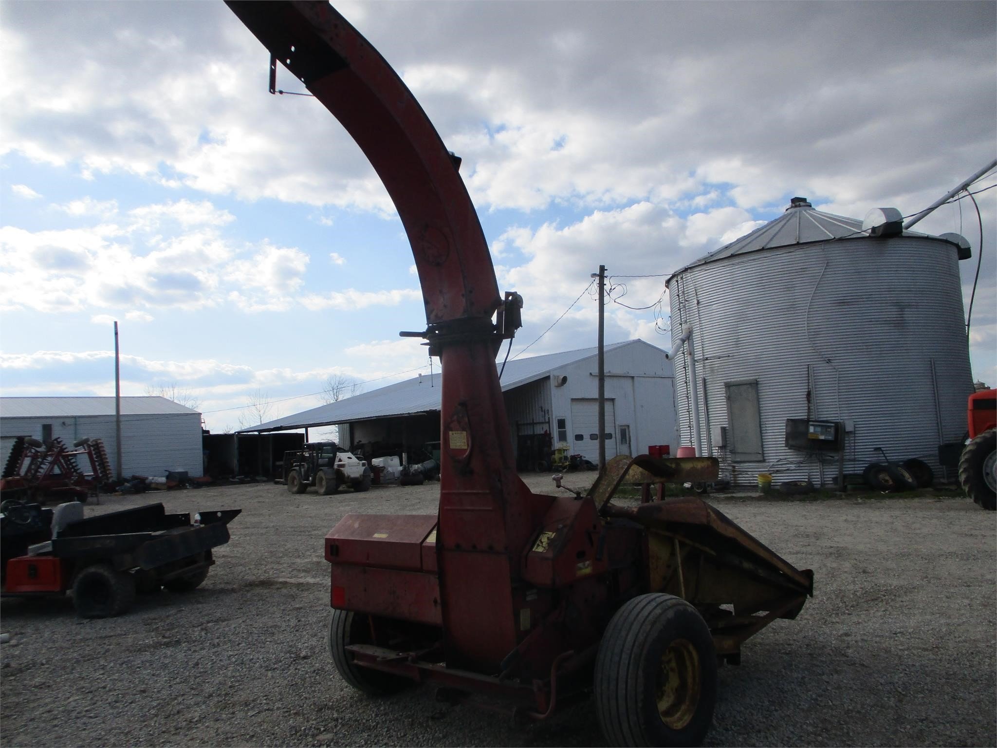 New Holland 718 Pull-Type Forage Harvester