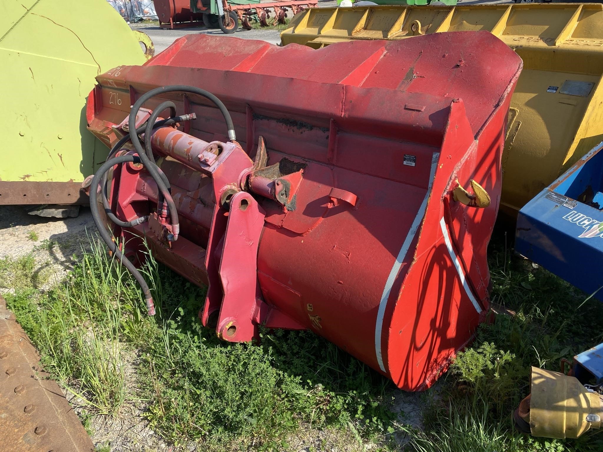 Caterpillar SIDE DUMP BUCKET Loader and Skid Steer Attachment 2,500