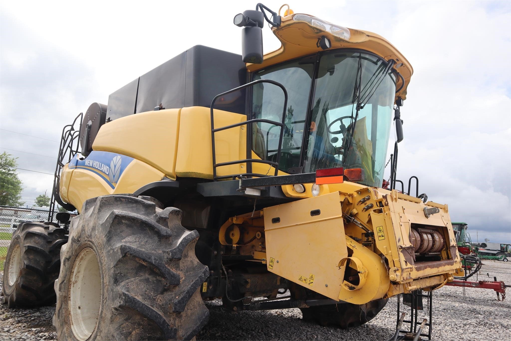 2012 New Holland CR8090 Combine