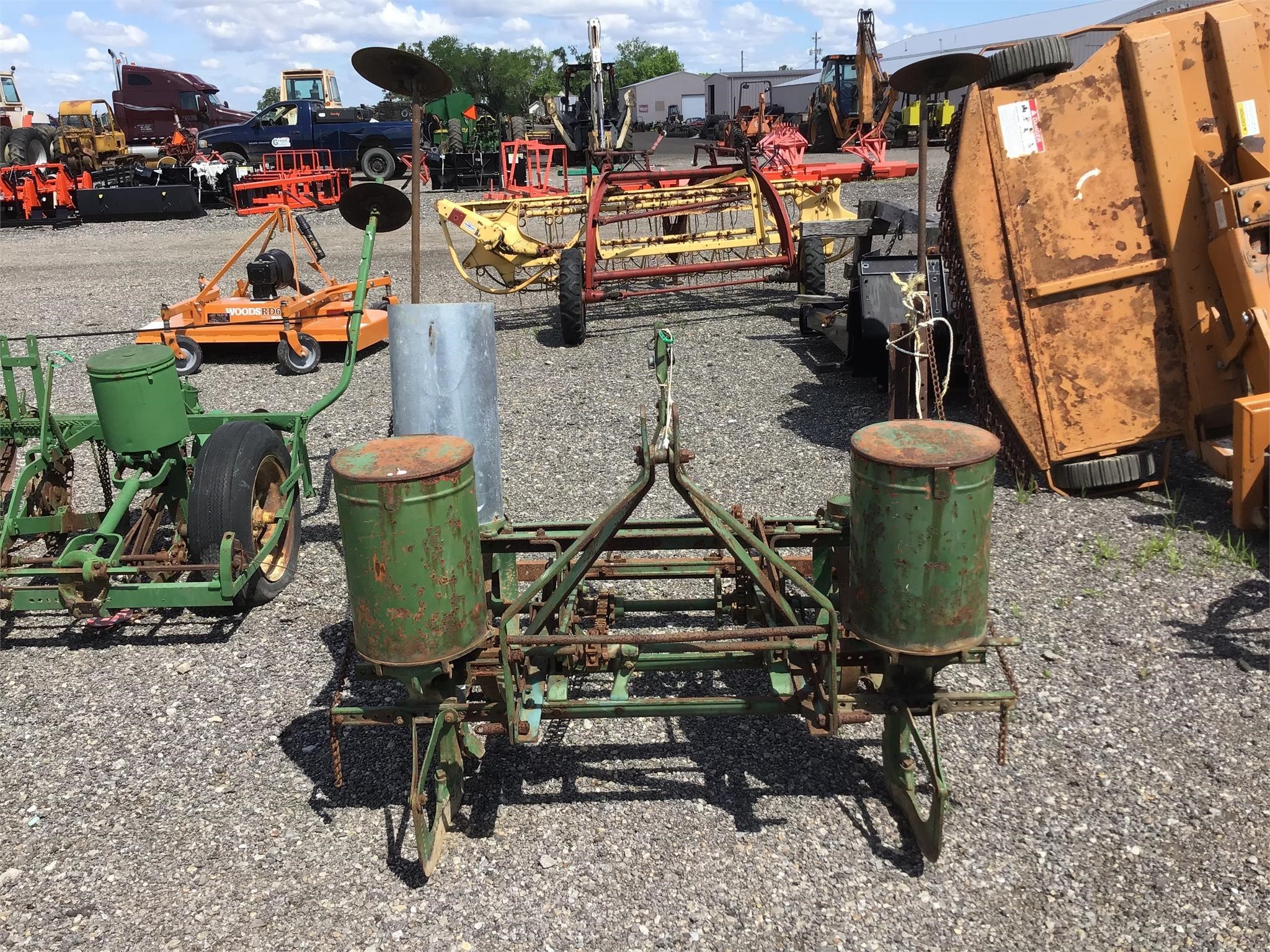  Black Hawk 2R Planter