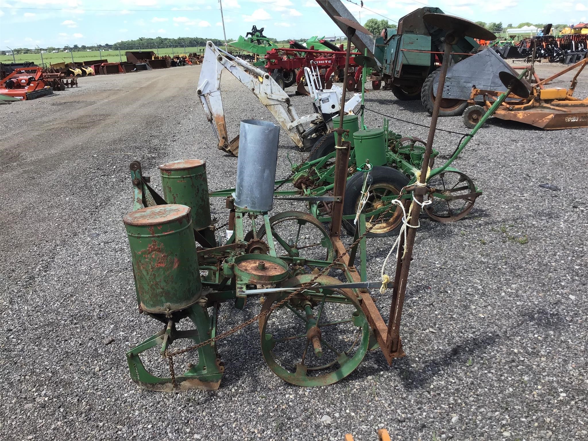  Black Hawk 2R Planter