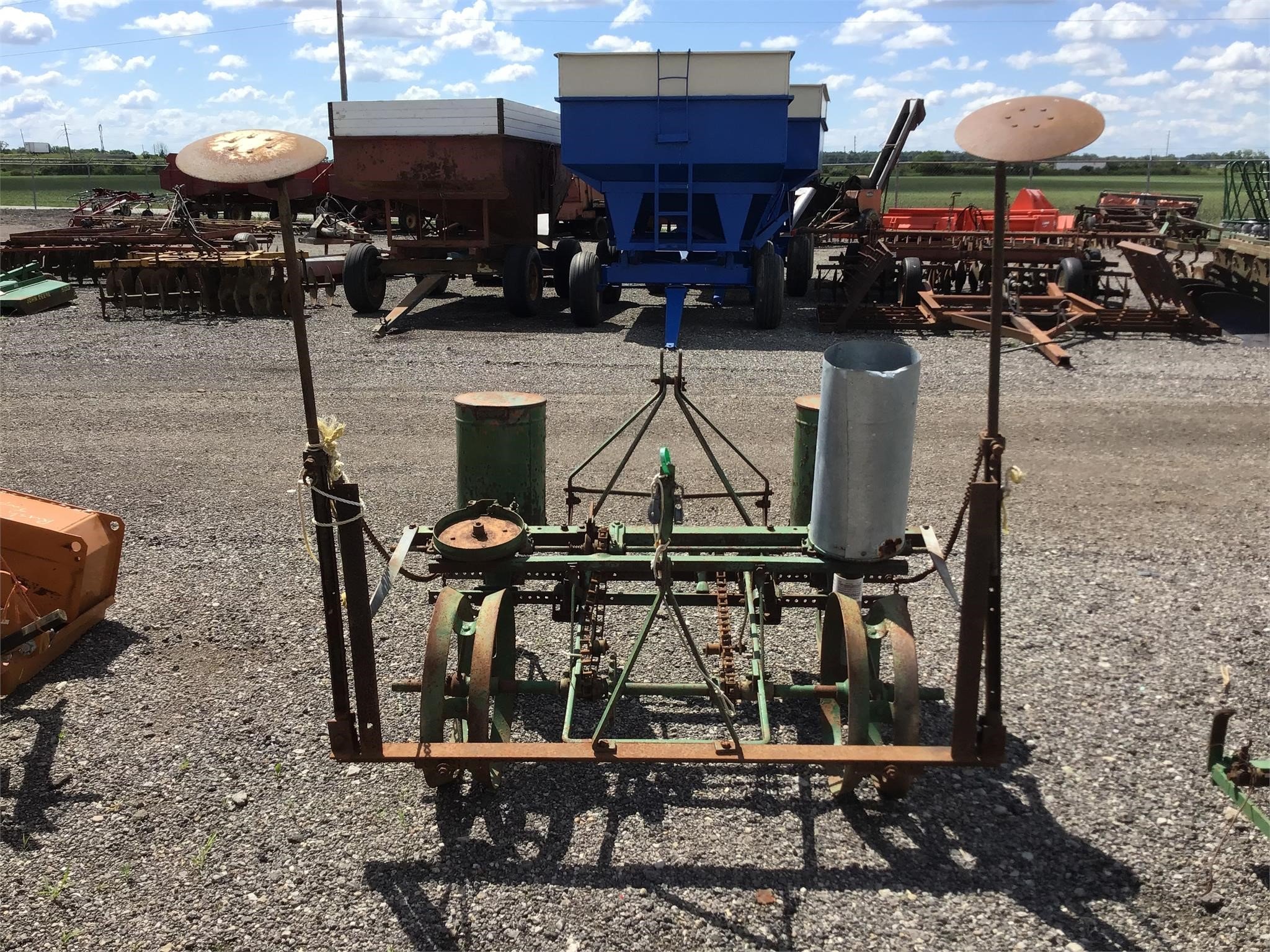  Black Hawk 2R Planter