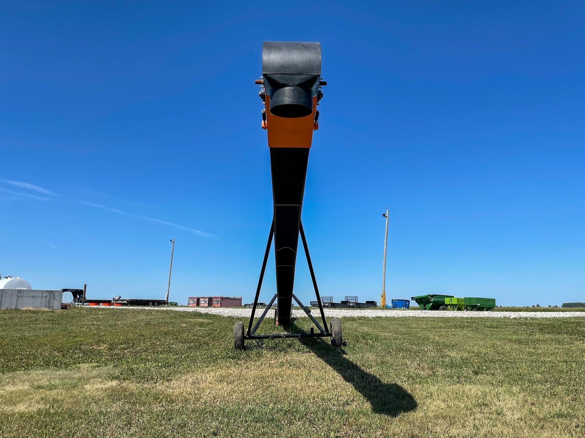 2025 Batco BCX31549FLTD Augers and Conveyor