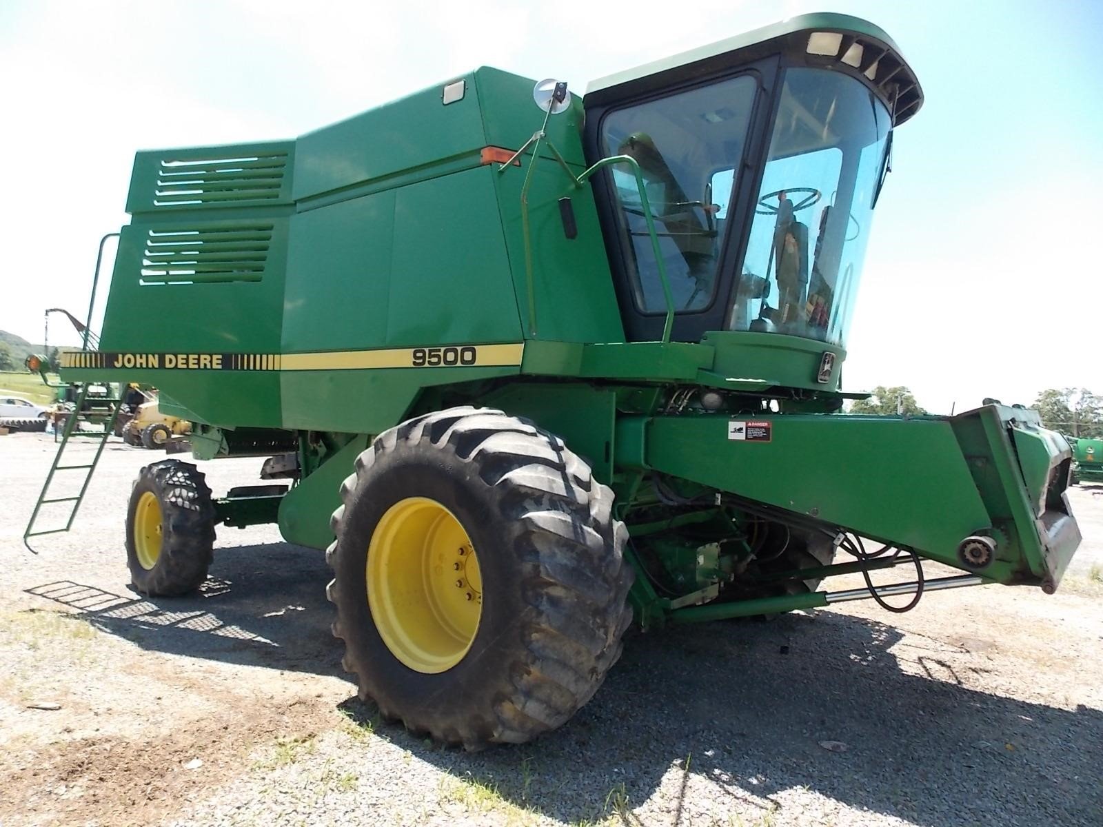 1996 John Deere 9500 Combine