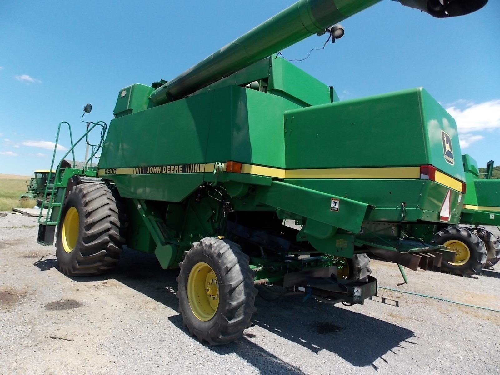 1996 John Deere 9500 Combine