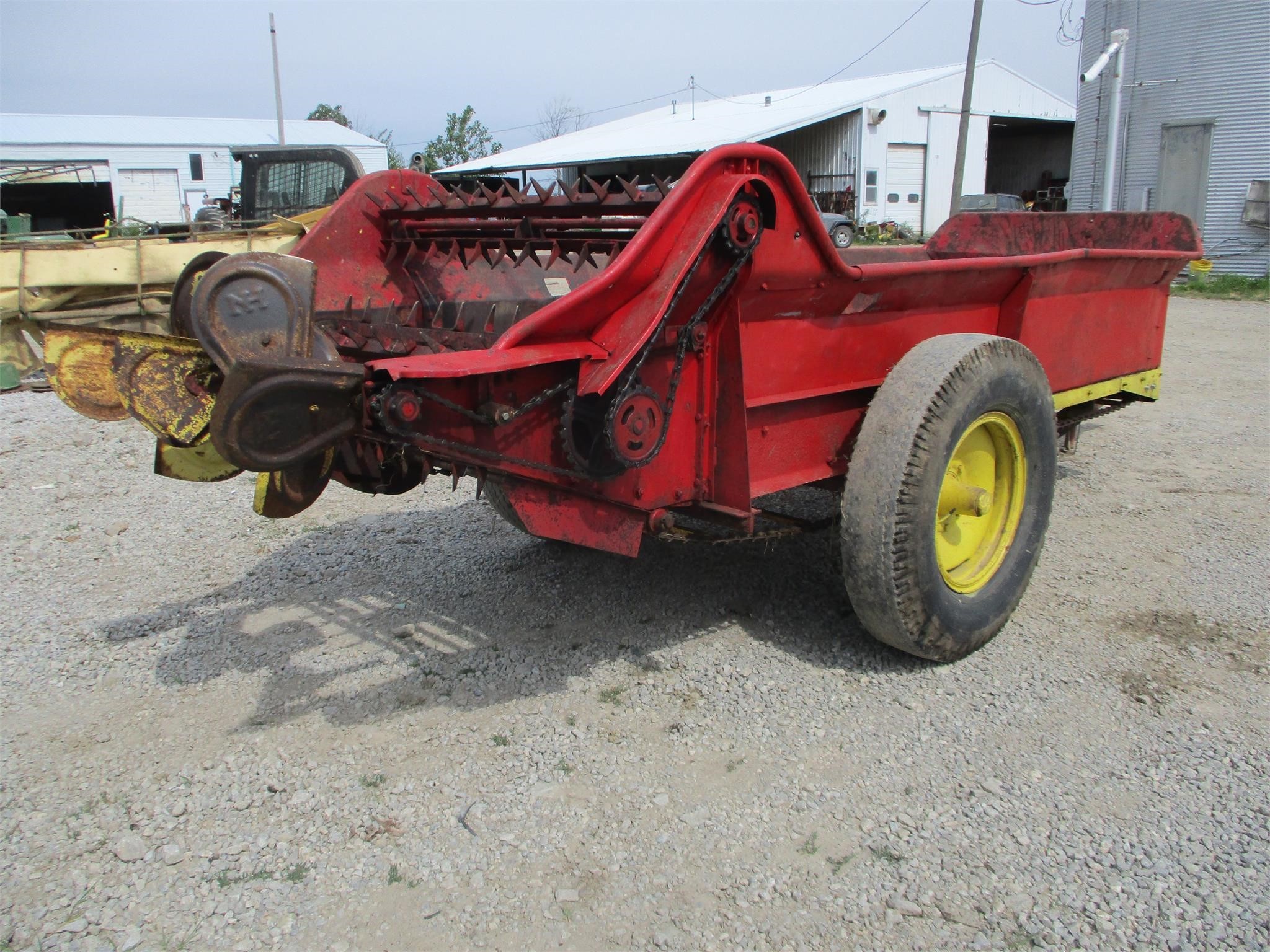 New Holland 331 Manure Spreader 3,500 Machinery Pete