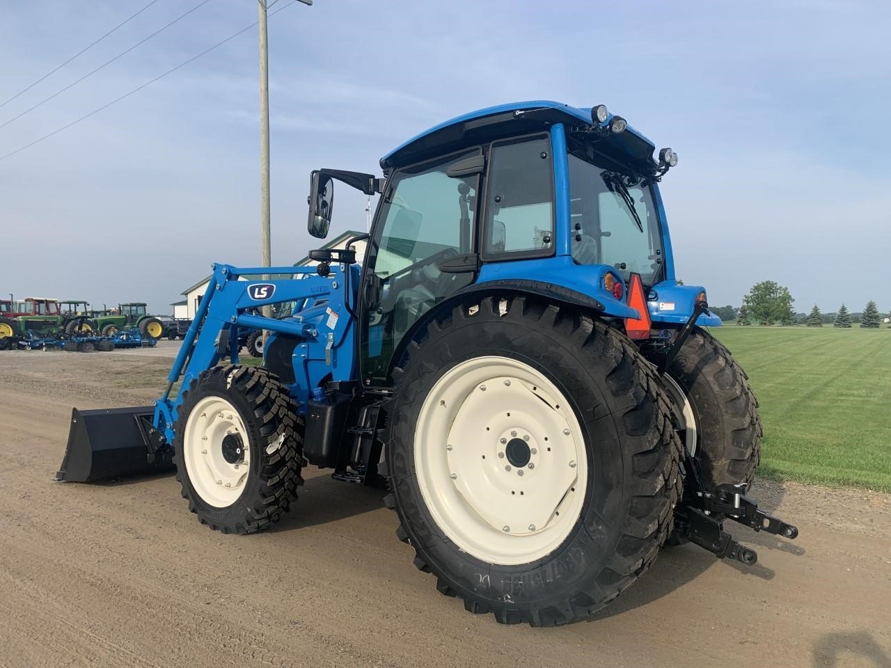 2023 LS MT7101CPS Tractor Call Machinery Pete