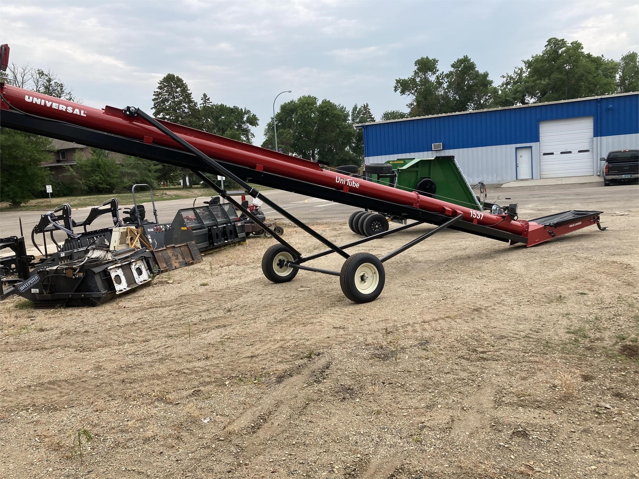  Universal 1537 FIELD LOADER TD Augers and Conveyor