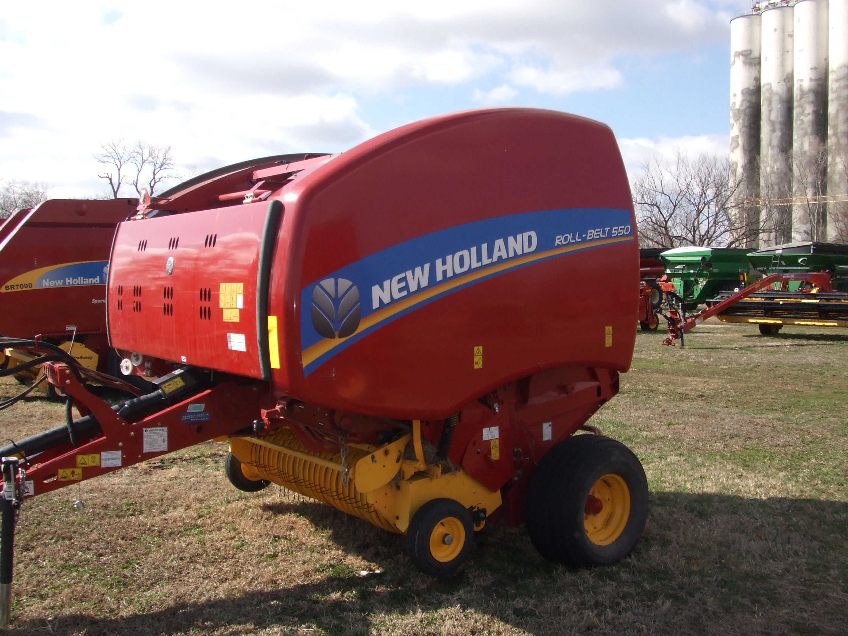 2018 New Holland Roll-Belt 550 Round Baler