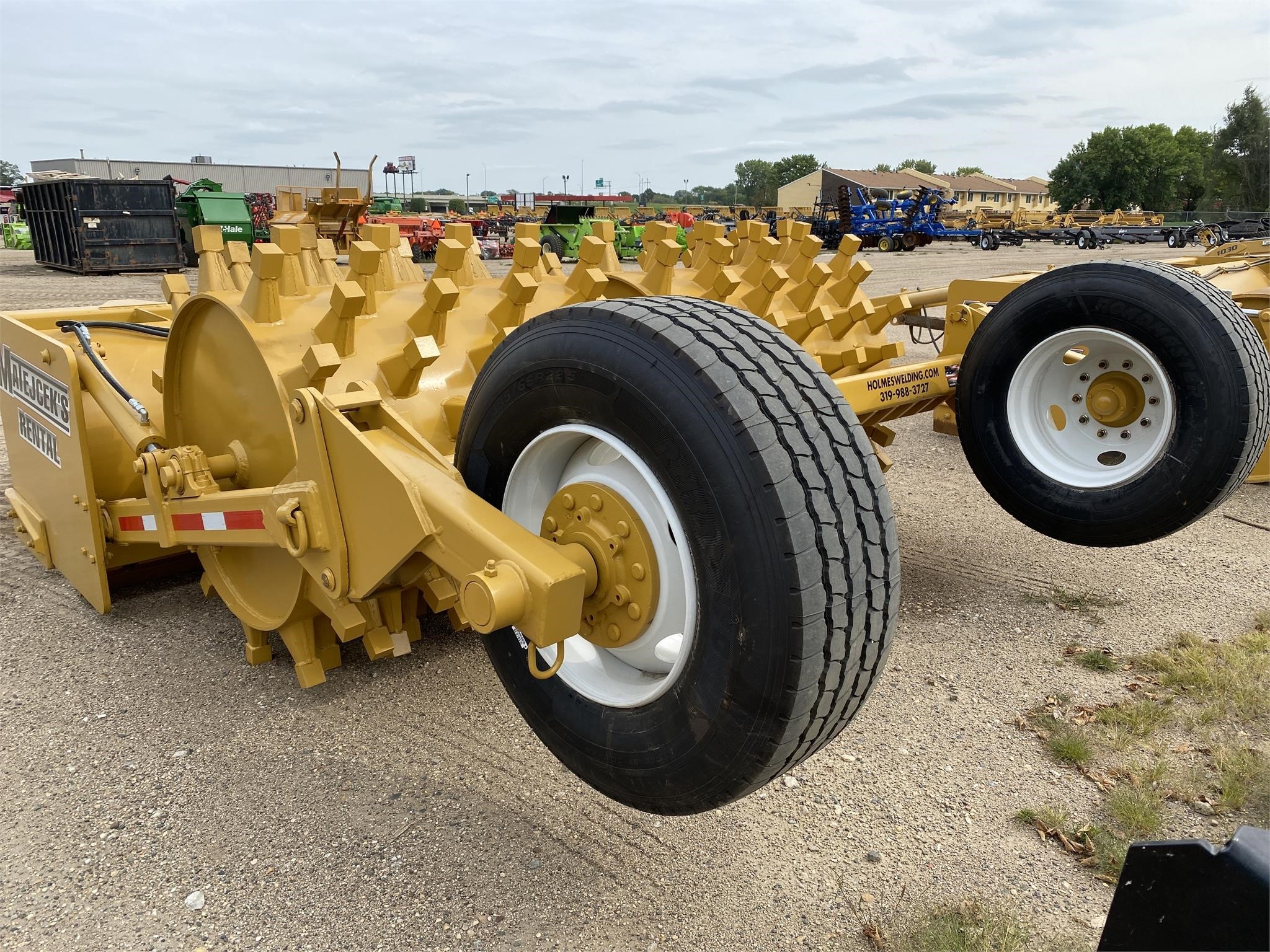 2022 Holmes Welding & Fabrication 11F Compacting and Paving Call