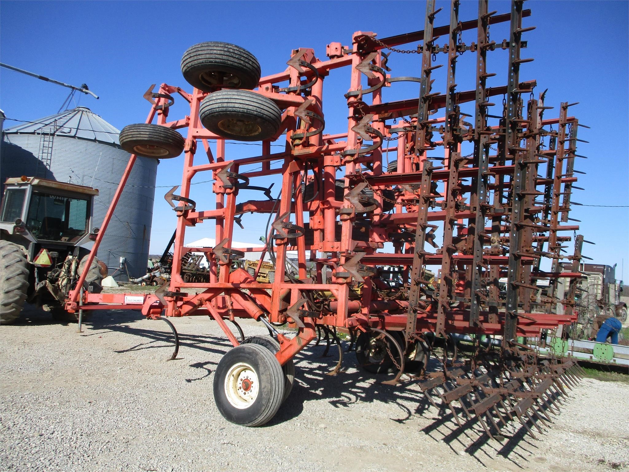  Allis Chalmers 1400 Field Cultivator