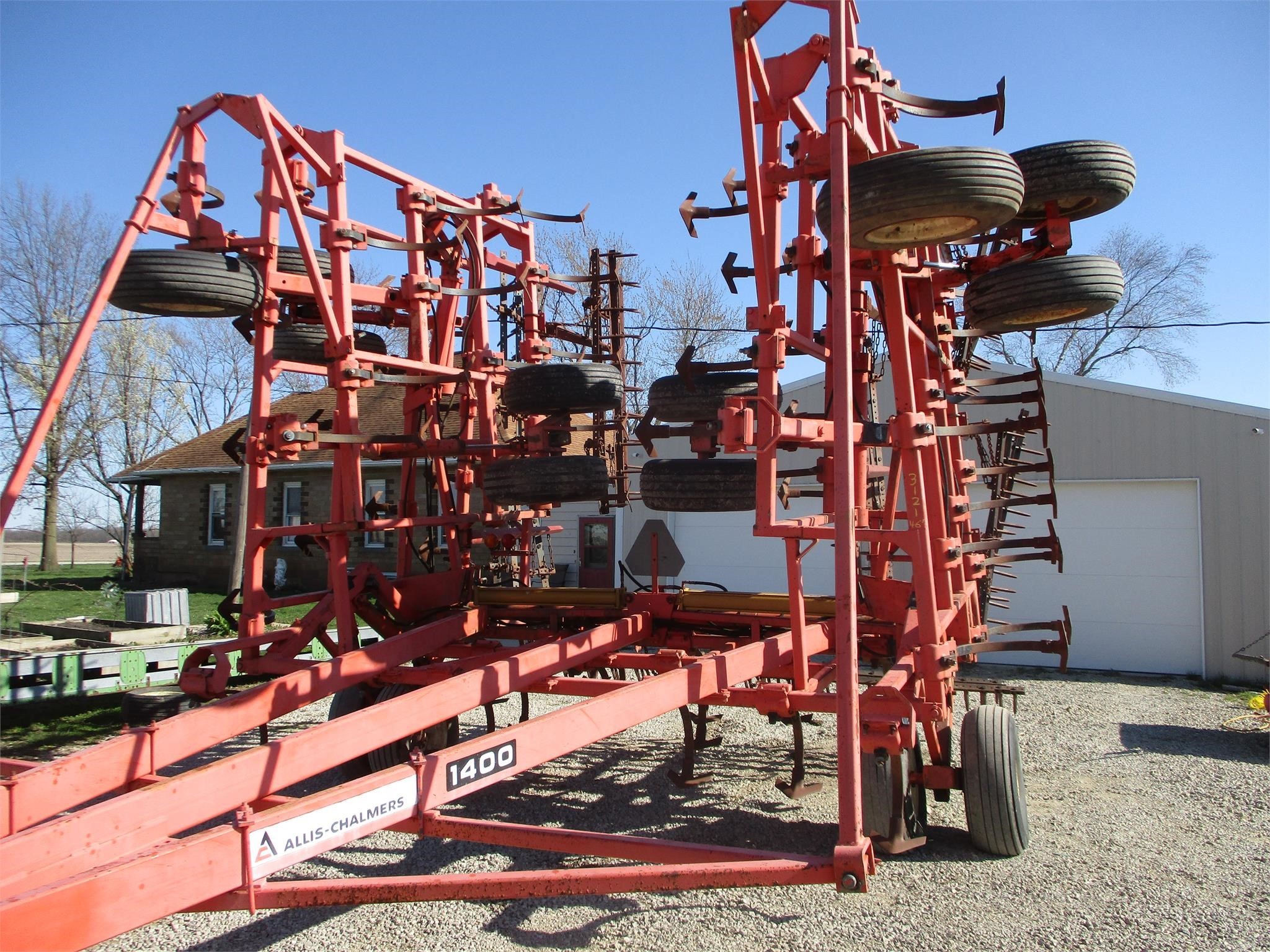  Allis Chalmers 1400 Field Cultivator