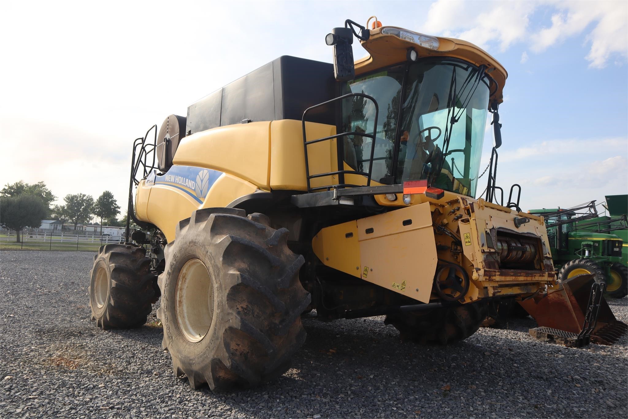 2012 New Holland CR8090 Combine