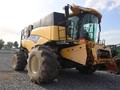 2012 New Holland CR8090 Combine