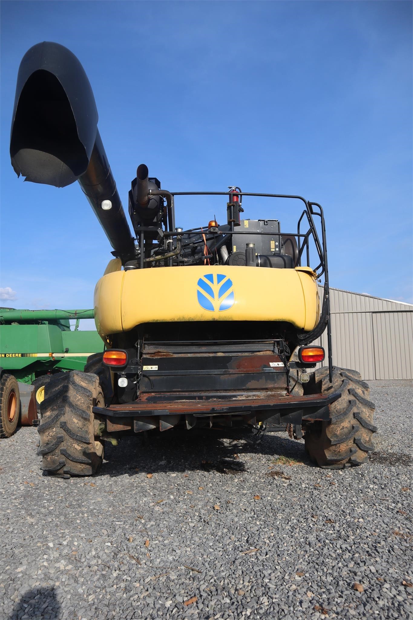 2012 New Holland CR8090 Combine