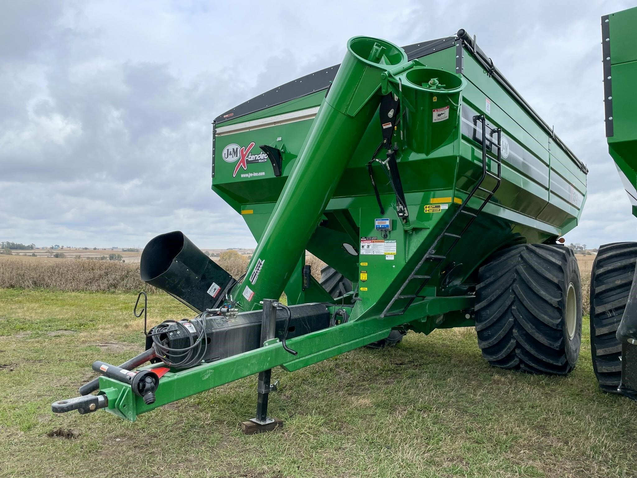 2026 J&M 1312-20S Grain Cart
