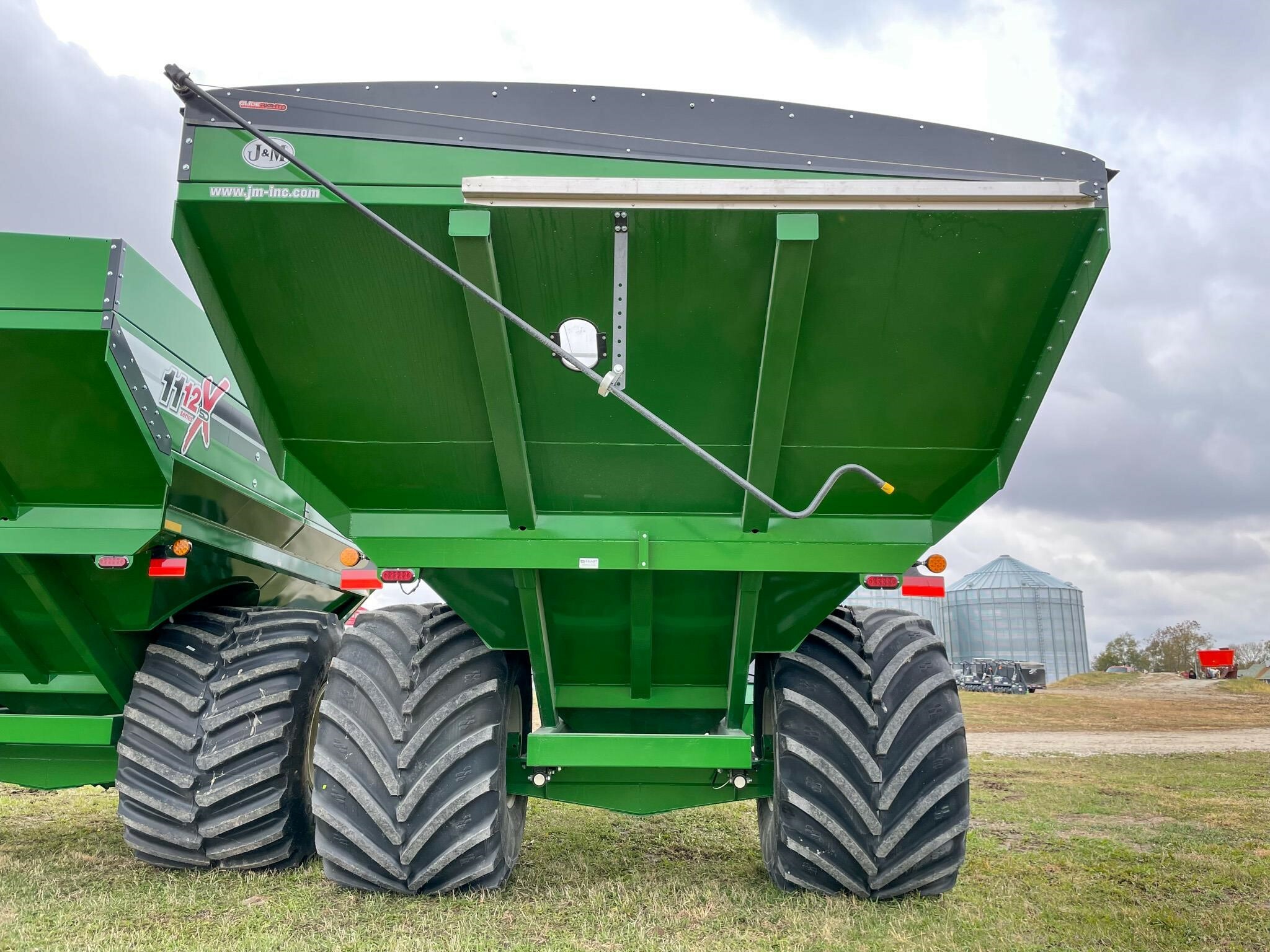 2026 J&M 1312-20S Grain Cart