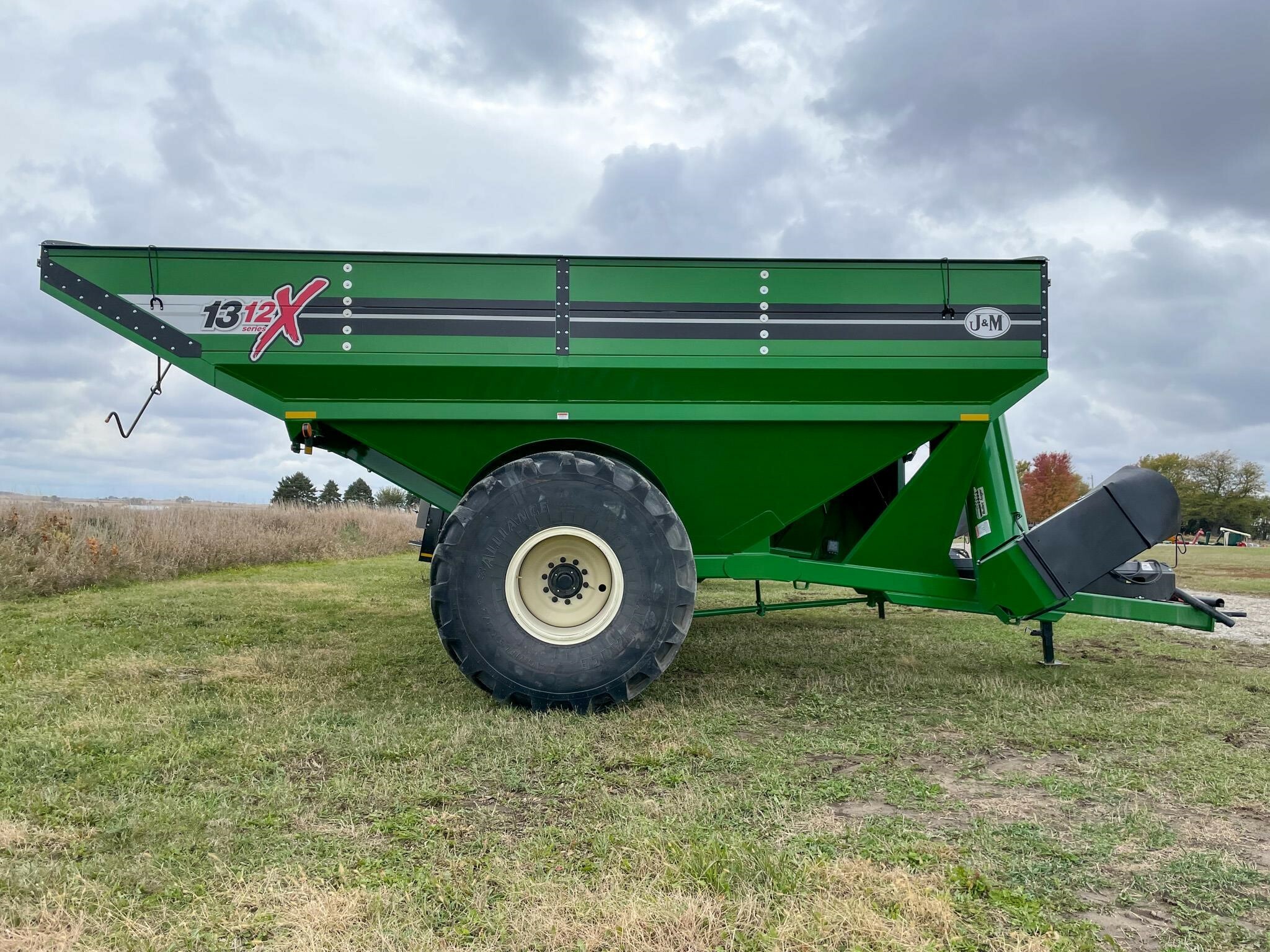 2026 J&M 1312-20S Grain Cart