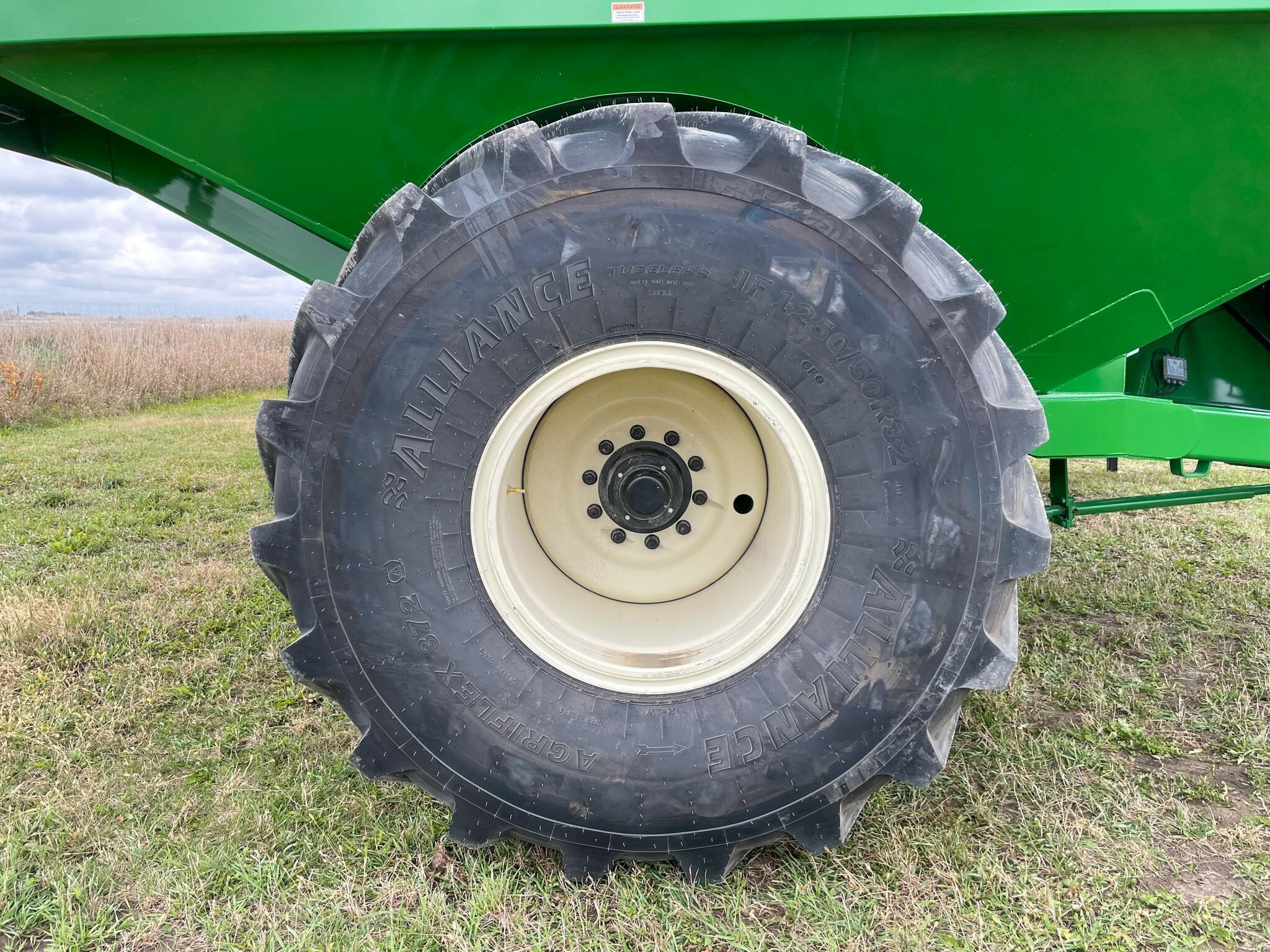 2026 J&M 1312-20S Grain Cart