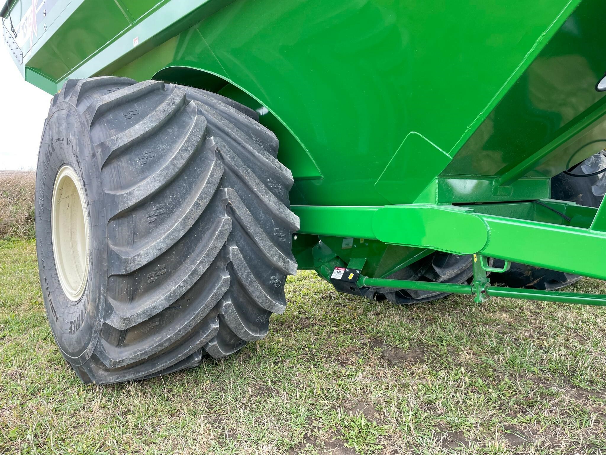2026 J&M 1312-20S Grain Cart