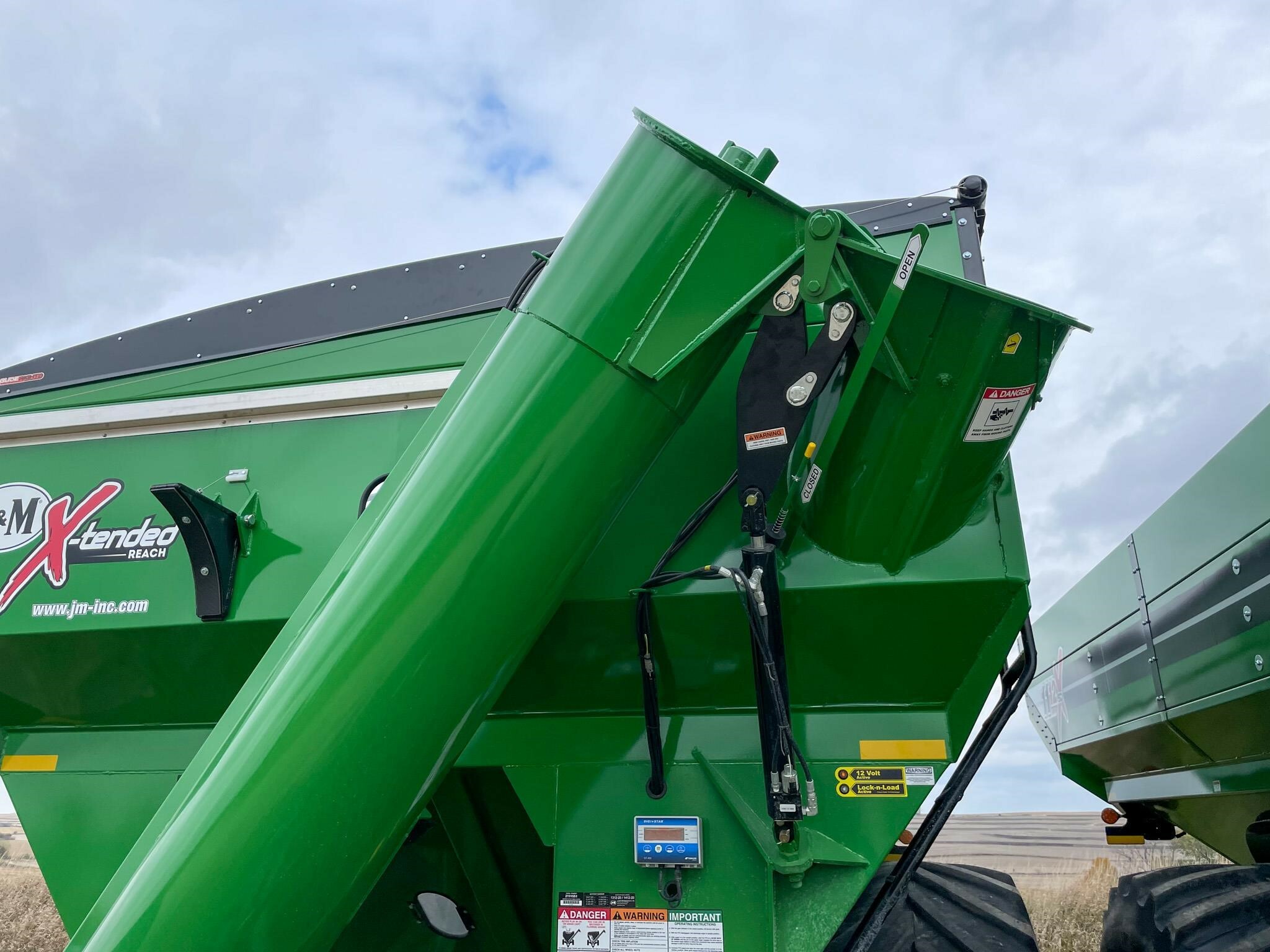 2026 J&M 1312-20S Grain Cart