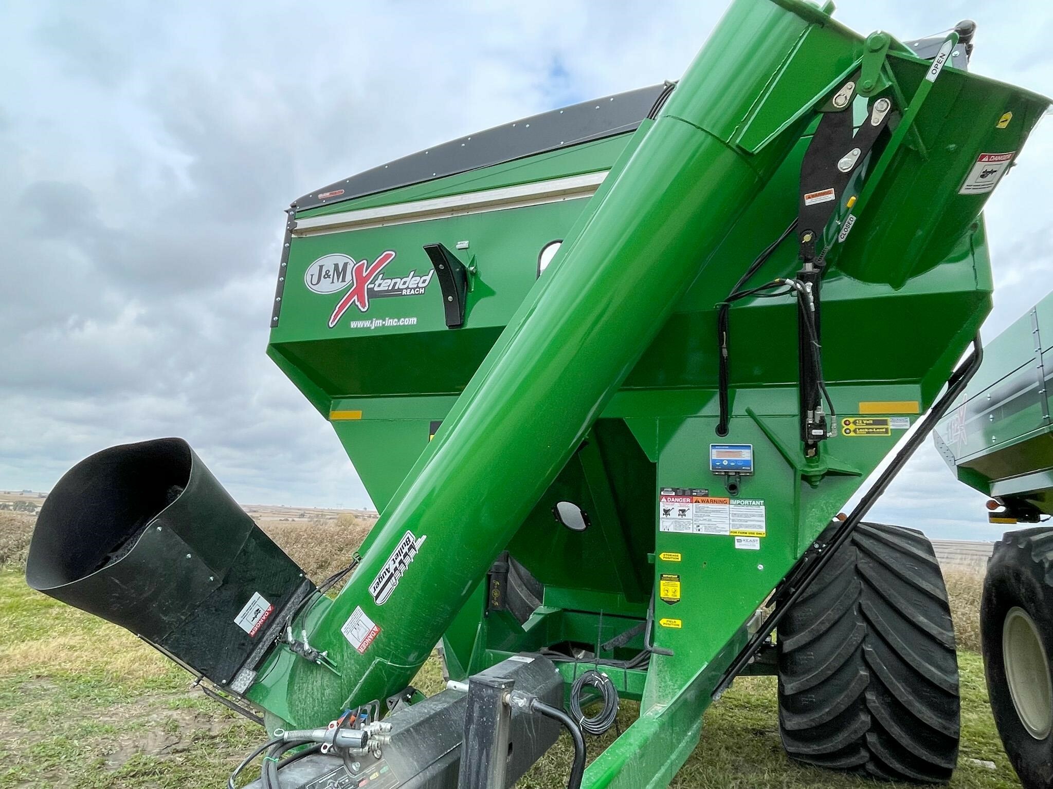 2026 J&M 1312-20S Grain Cart