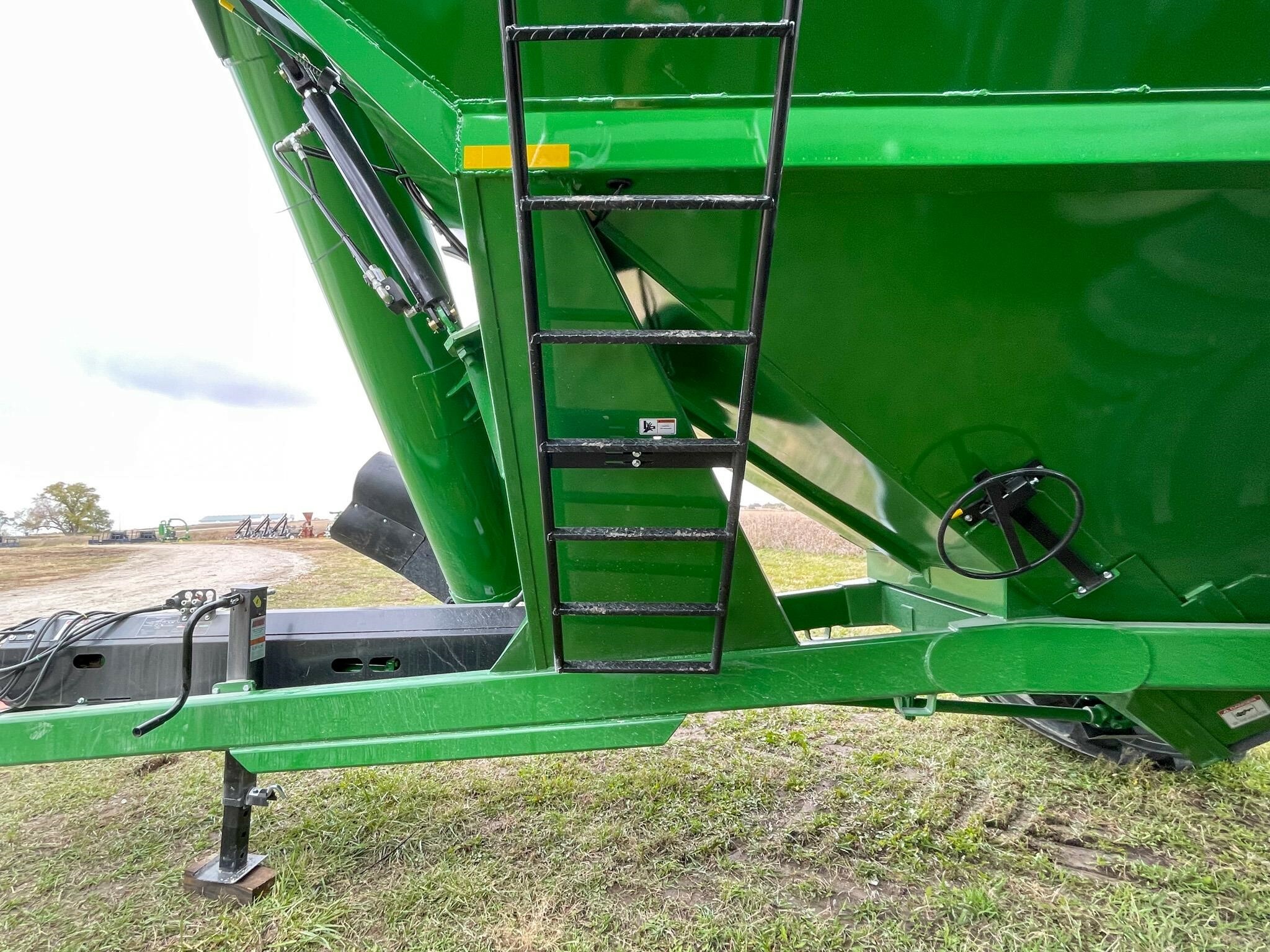 2026 J&M 1312-20S Grain Cart