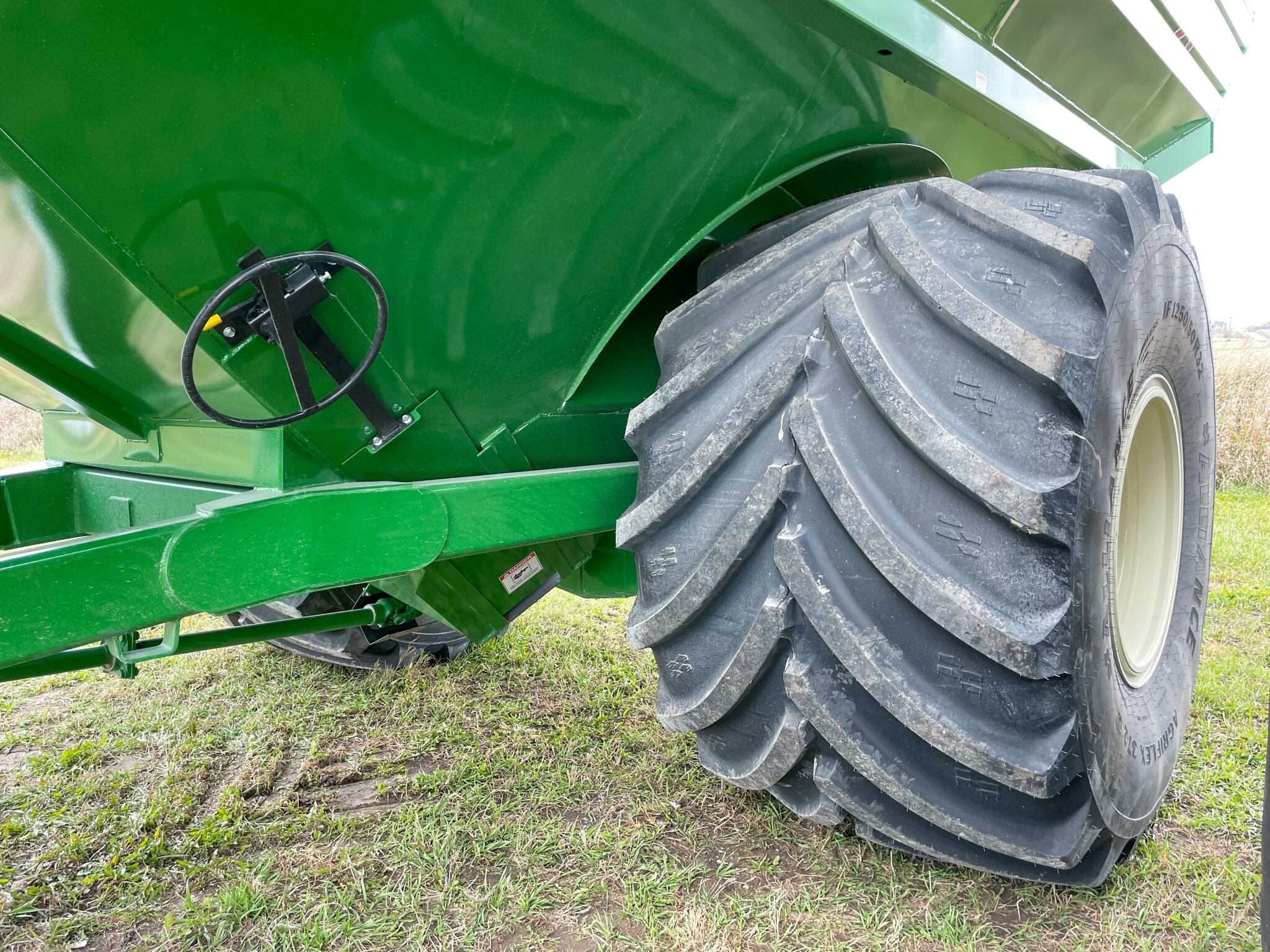 2026 J&M 1312-20S Grain Cart