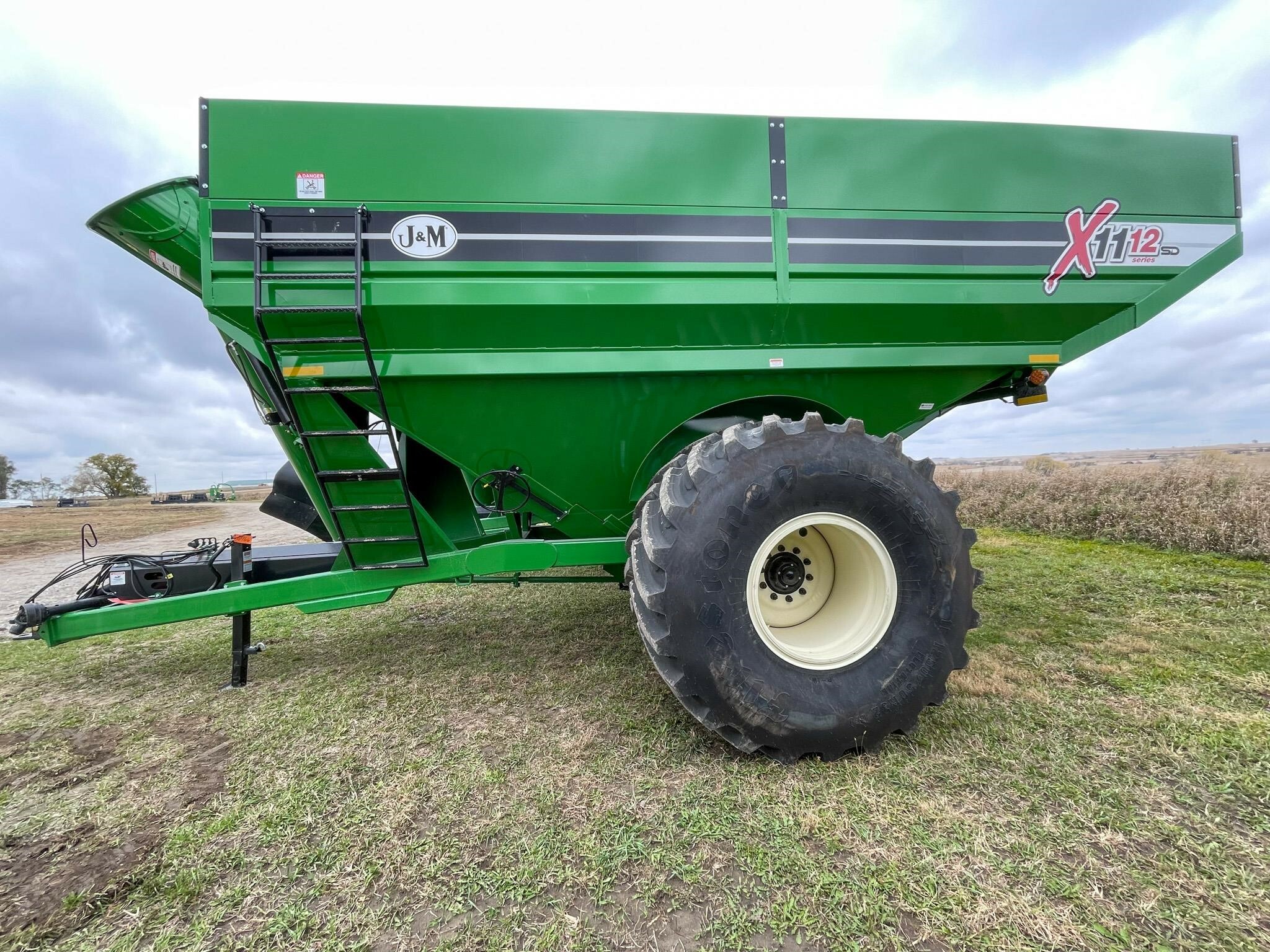 2026 J&M 1112 Grain Cart