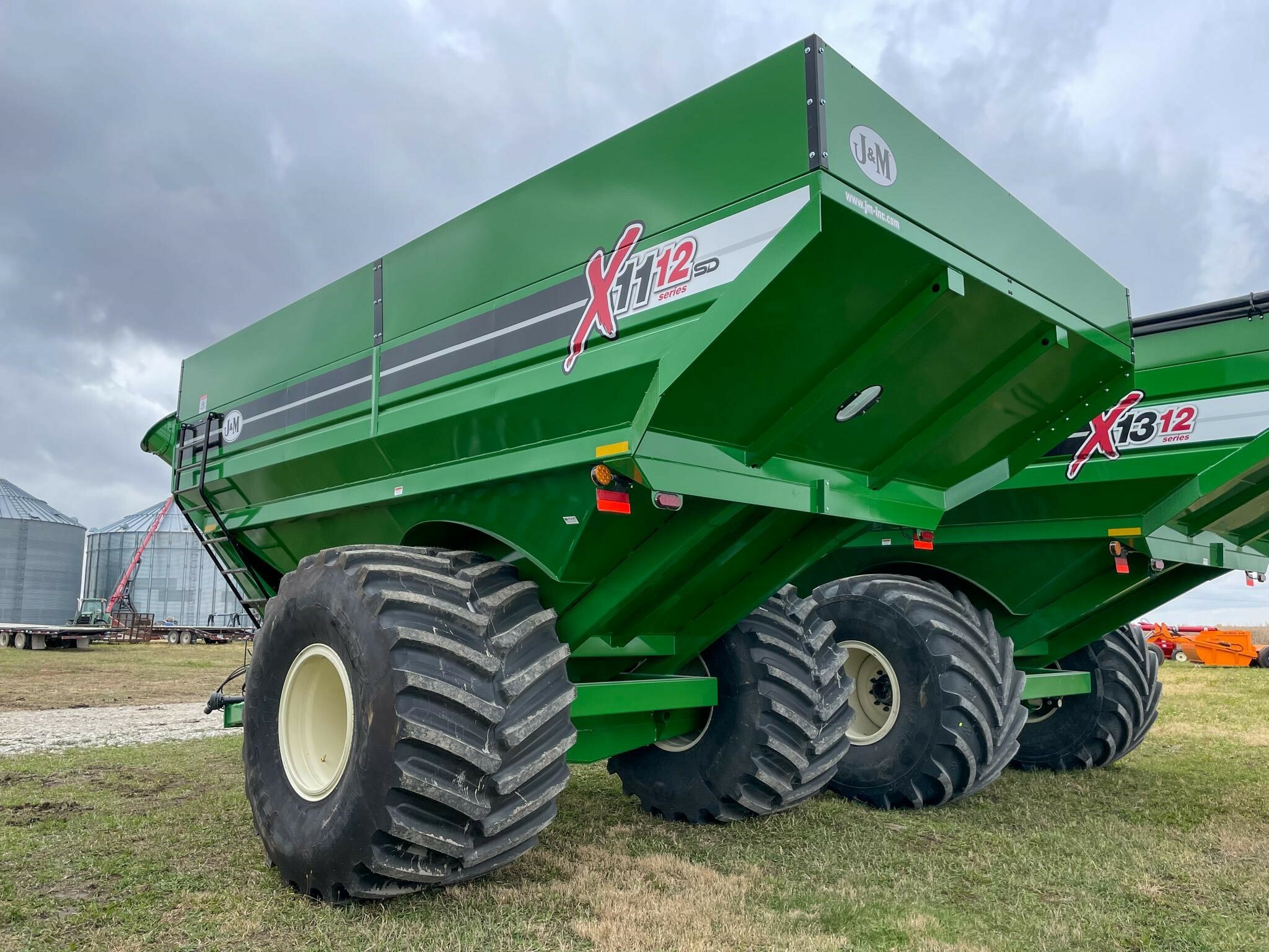 2026 J&M 1112 Grain Cart