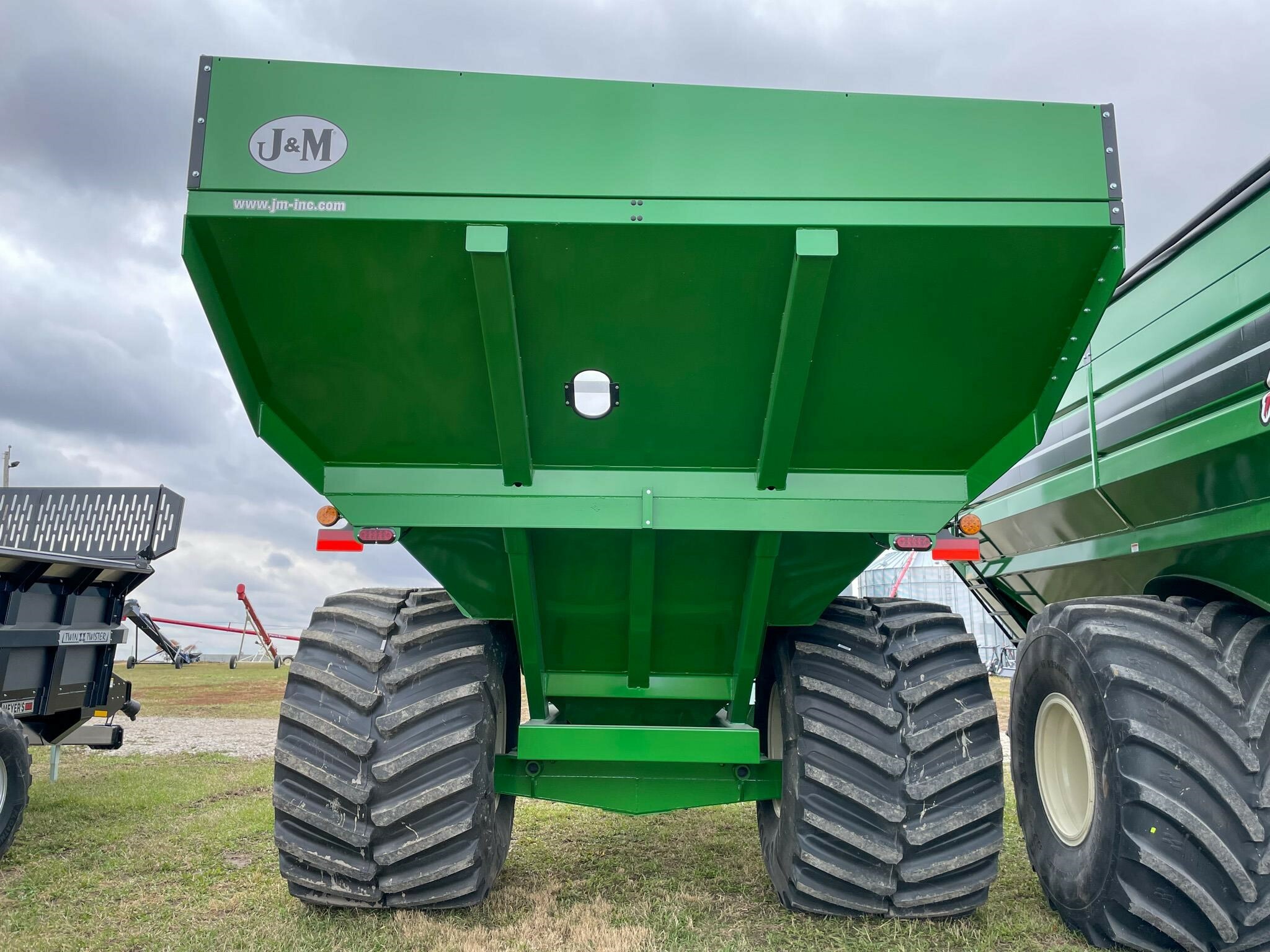 2026 J&M 1112 Grain Cart