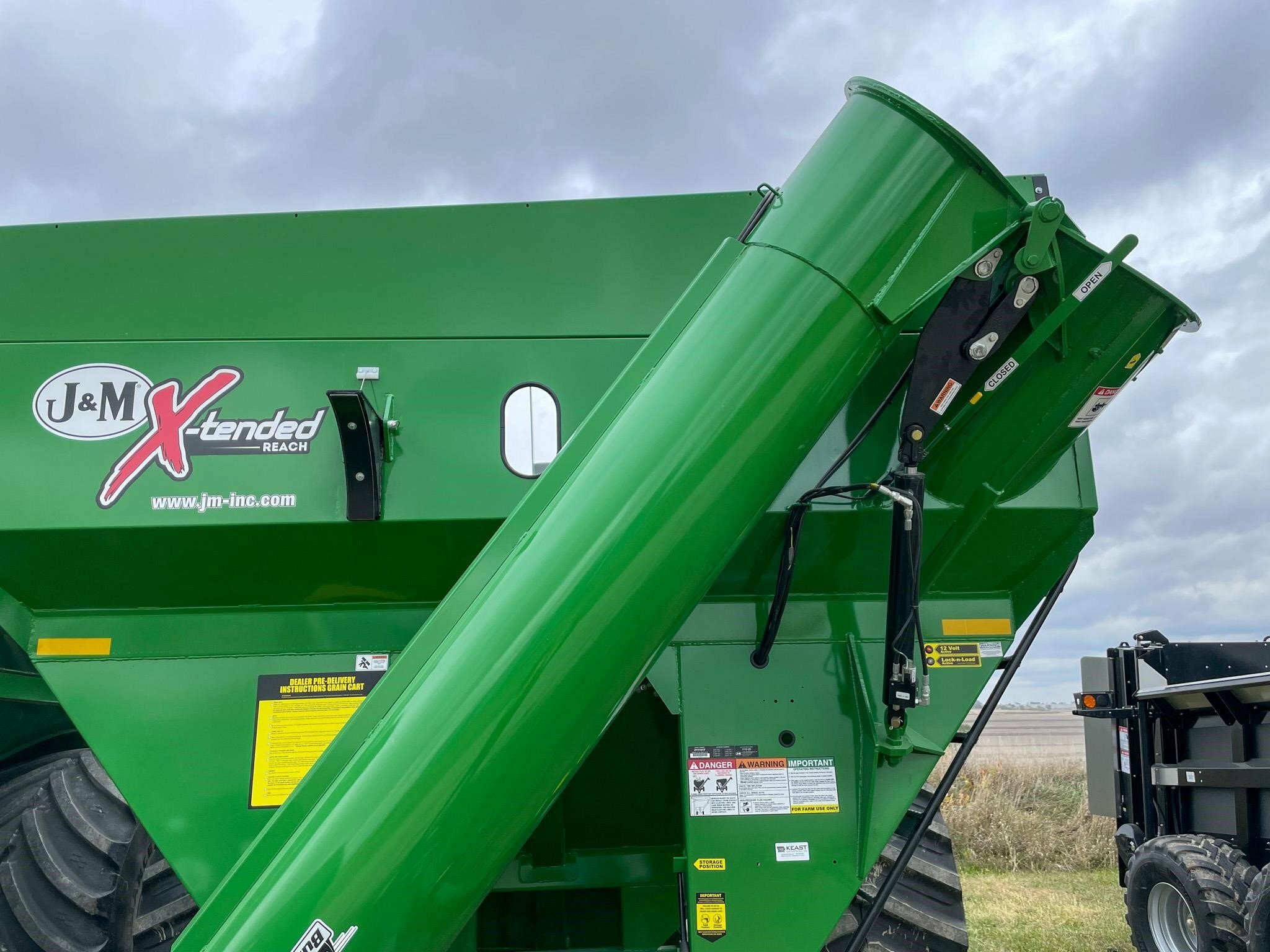 2026 J&M 1112 Grain Cart