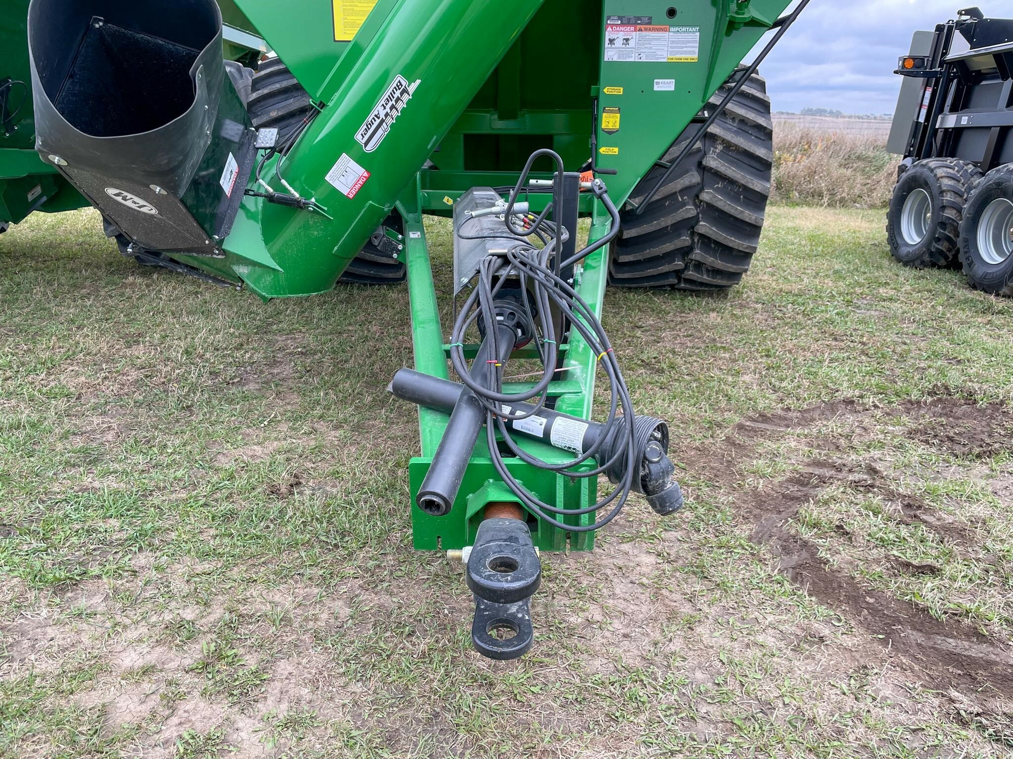 2026 J&M 1112 Grain Cart