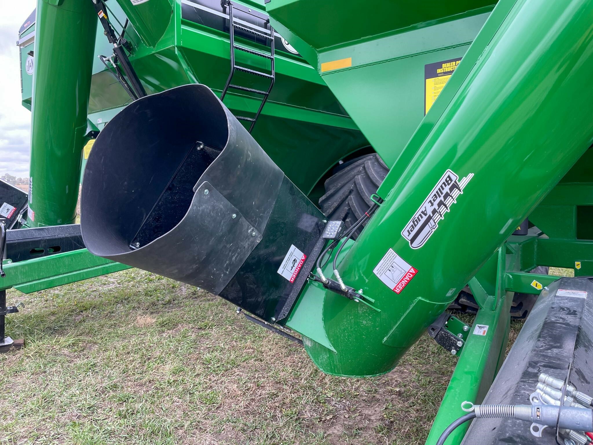 2026 J&M 1112 Grain Cart