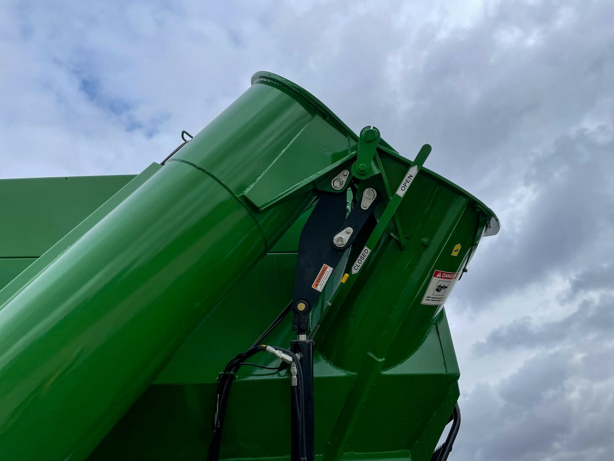 2026 J&M 1112 Grain Cart