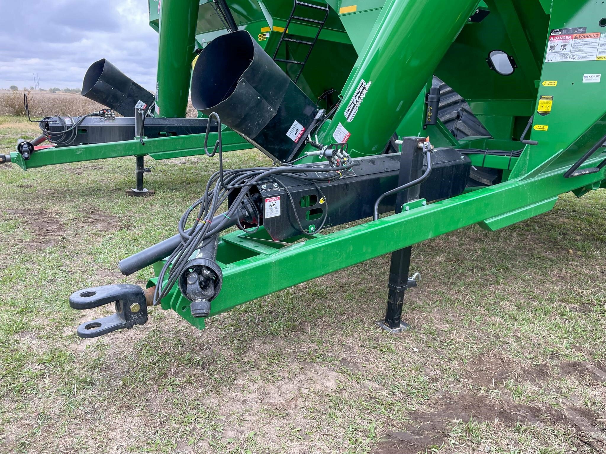 2026 J&M 1112 Grain Cart