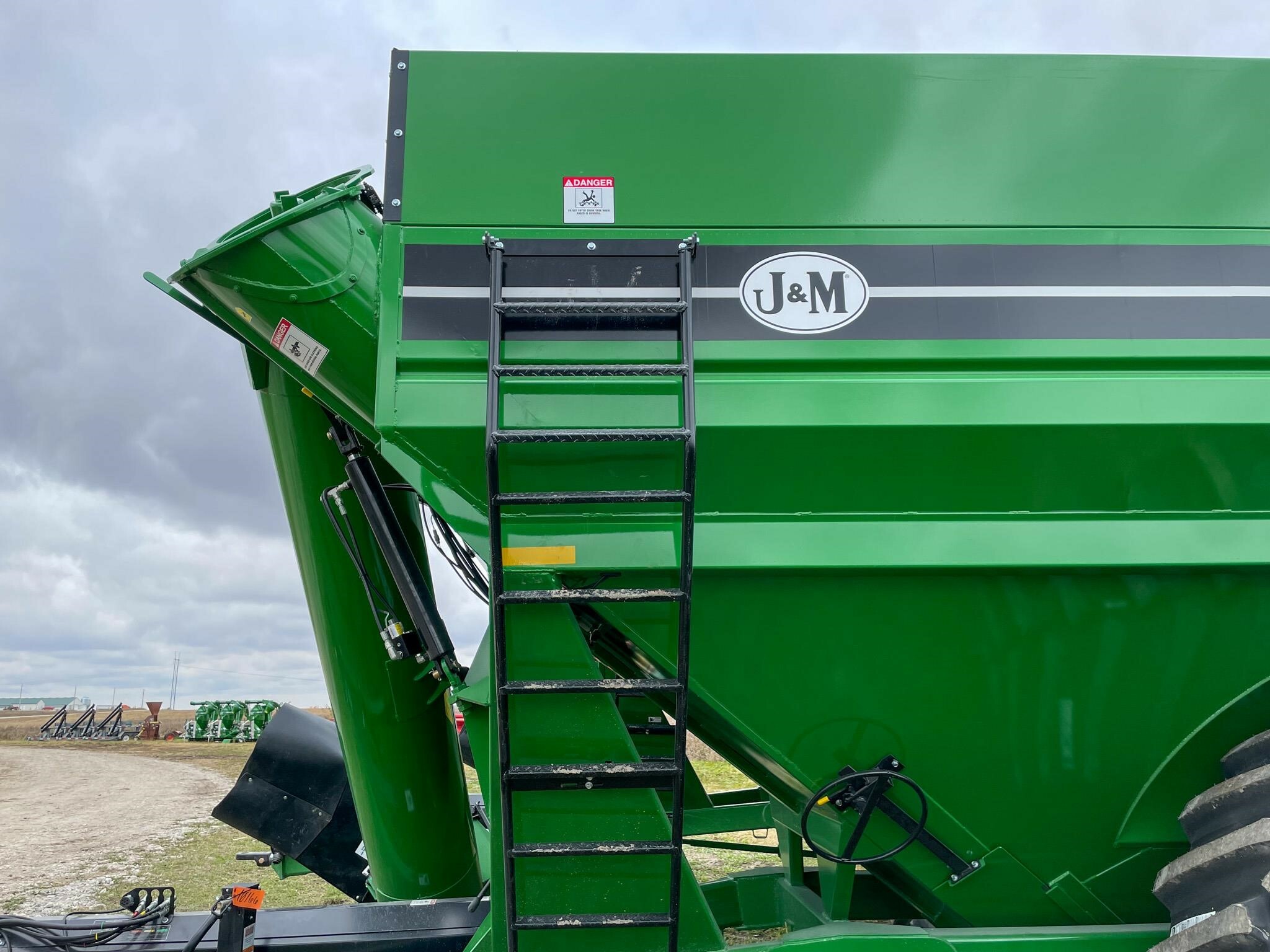 2026 J&M 1112 Grain Cart